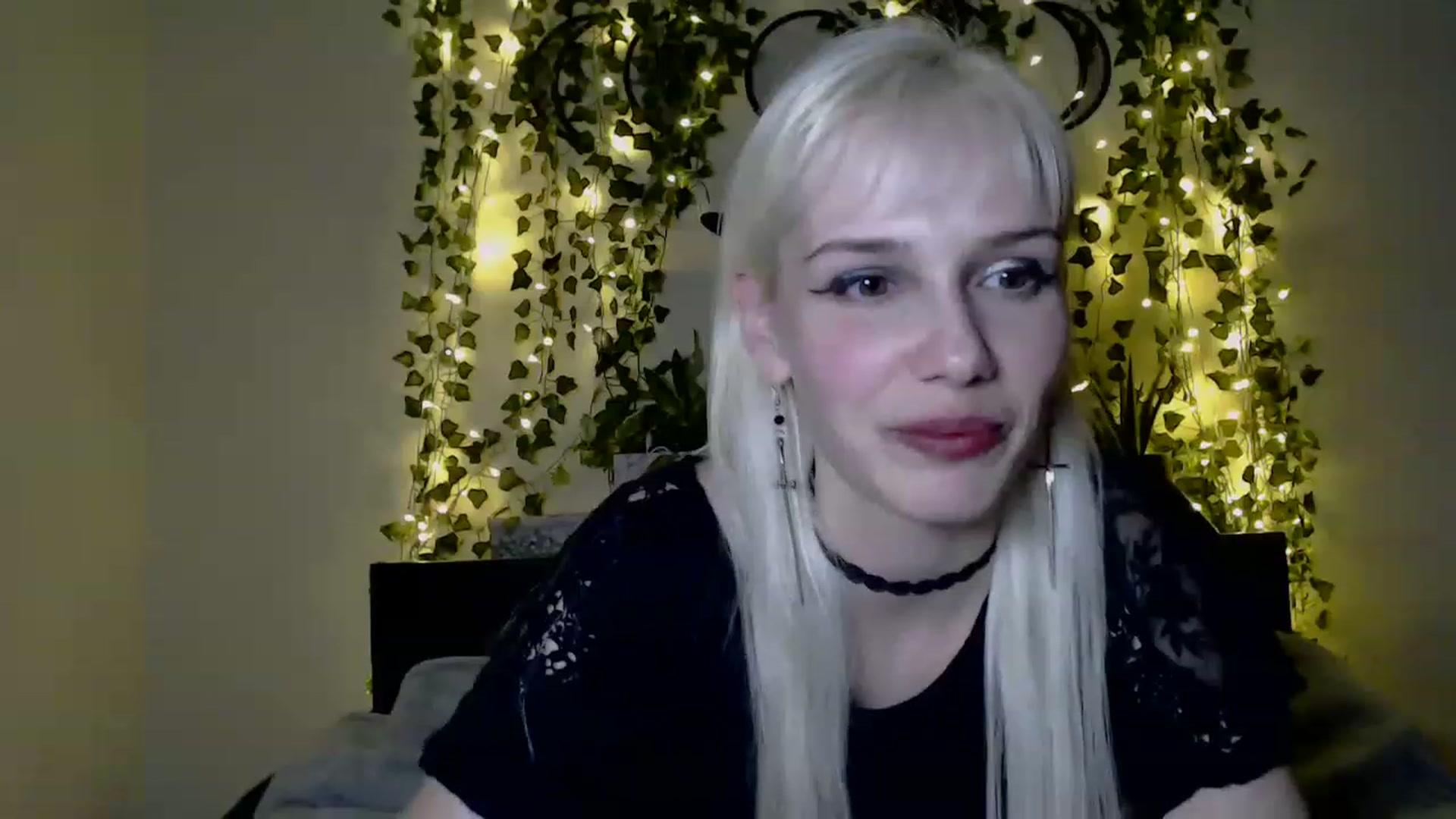 Gallery image thumbnail from PaperTigerRin's myfreecams stream on, 03/13/2023, 07:22 image 9 of 20