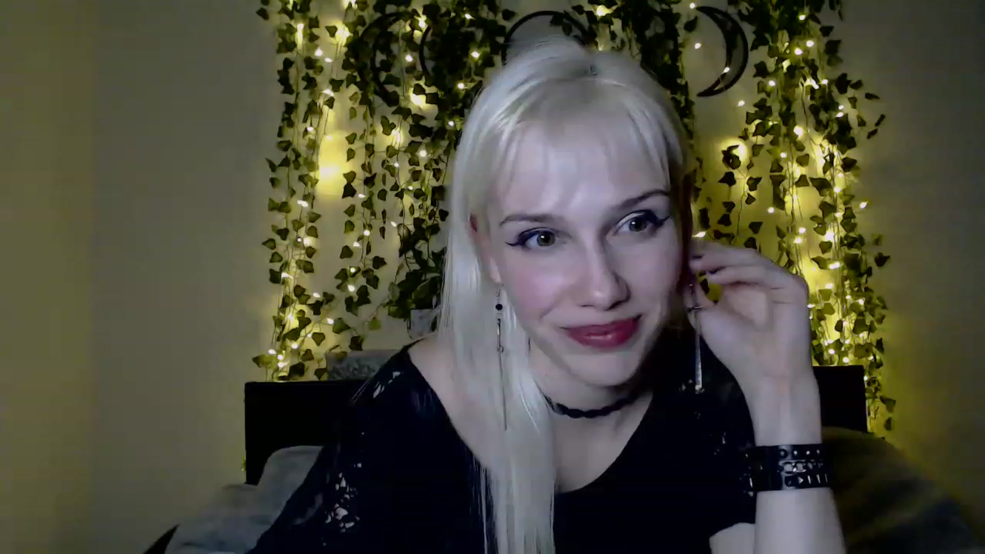 Gallery image thumbnail from PaperTigerRin's myfreecams stream on, 03/13/2023, 07:22 image 11 of 20