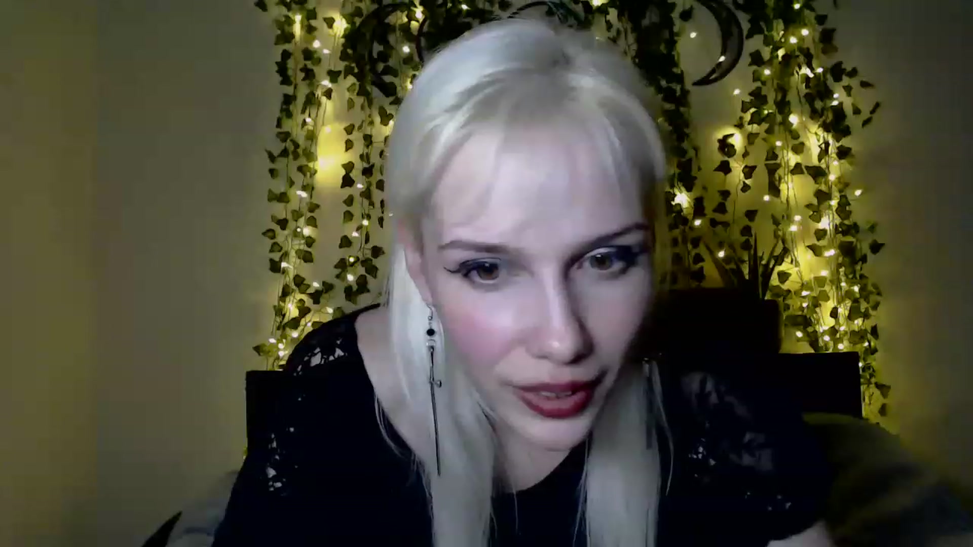 Gallery image thumbnail from PaperTigerRin's myfreecams stream on, 03/13/2023, 07:22 image 8 of 20