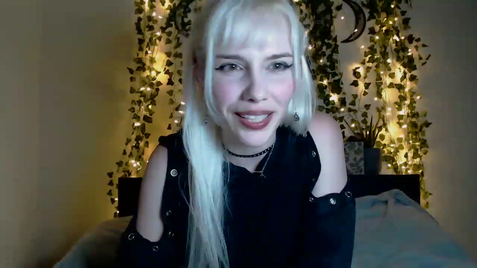 Gallery image thumbnail from PaperTigerRin's myfreecams stream on, 03/18/2023, 07:01 image 4 of 20