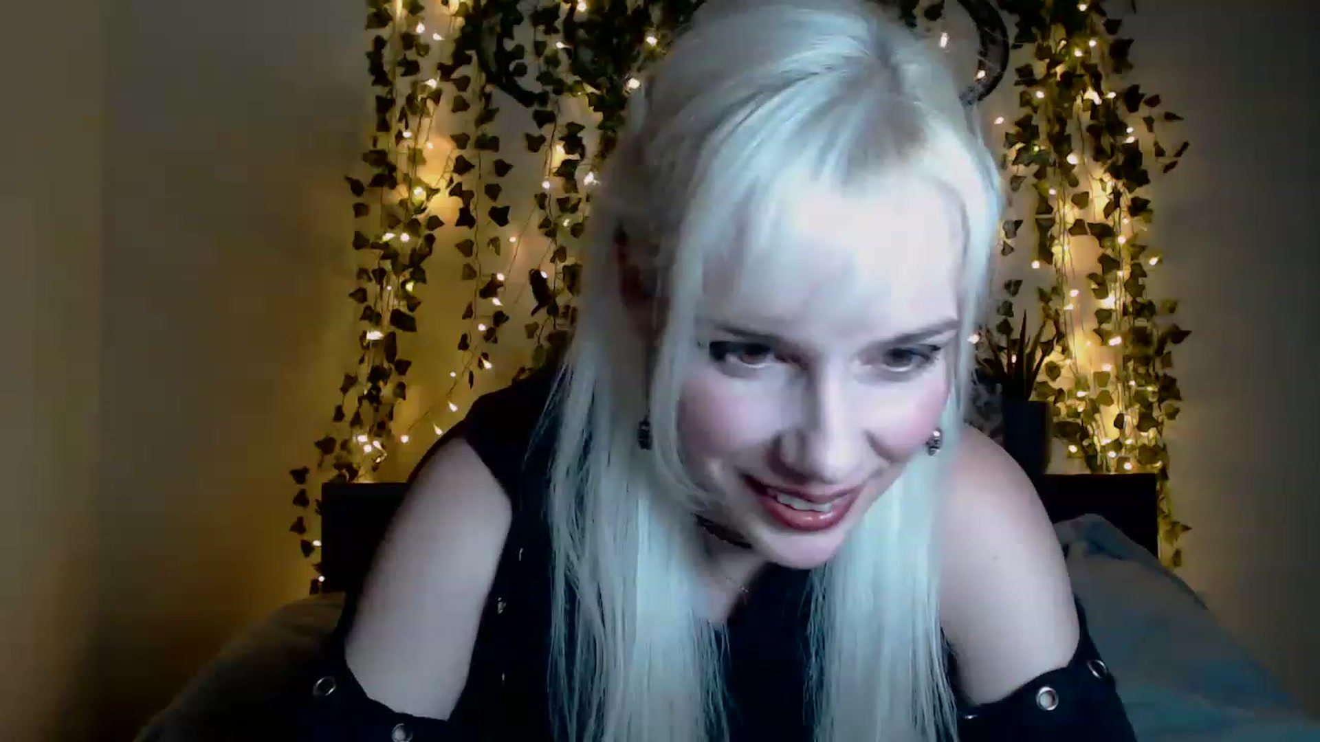 Gallery image thumbnail from PaperTigerRin's myfreecams stream on, 03/18/2023, 07:01 image 3 of 20