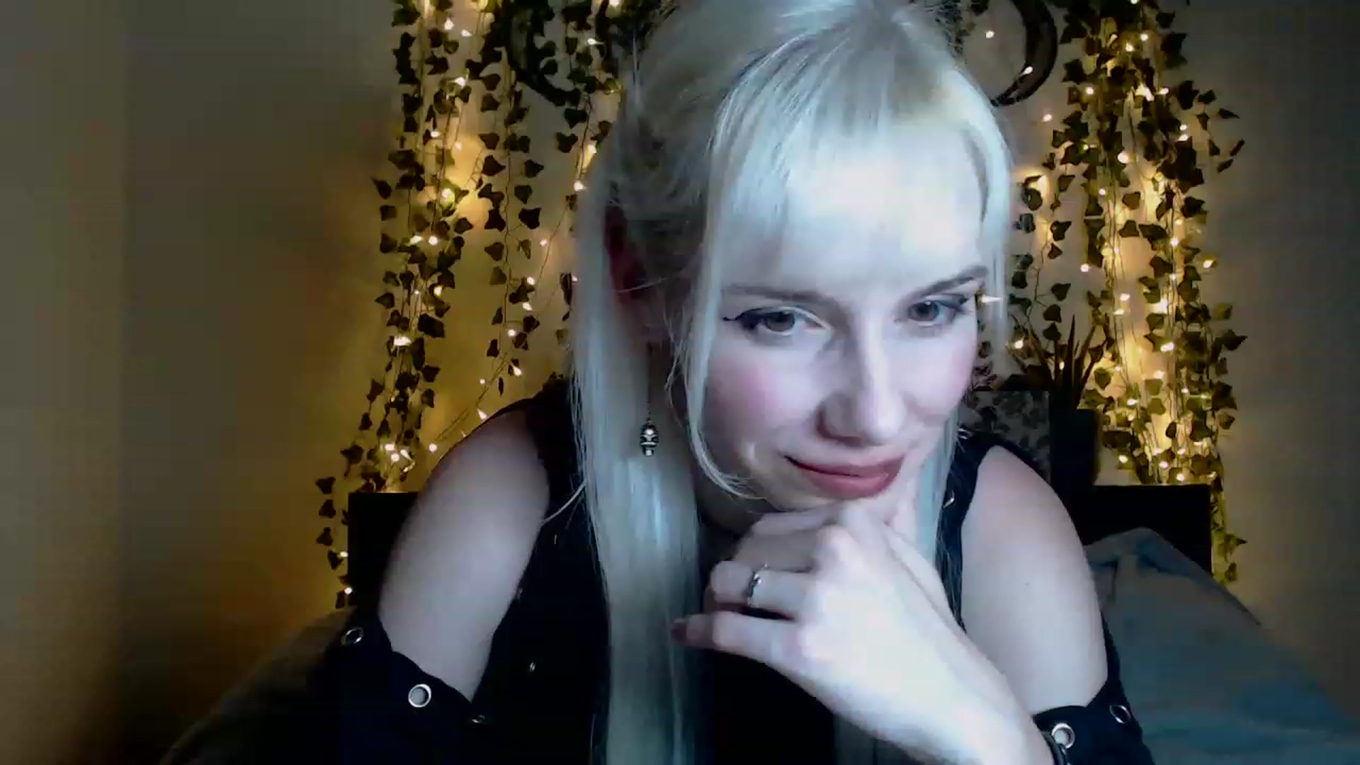 Gallery image thumbnail from PaperTigerRin's myfreecams stream on, 03/18/2023, 07:01 image 15 of 20