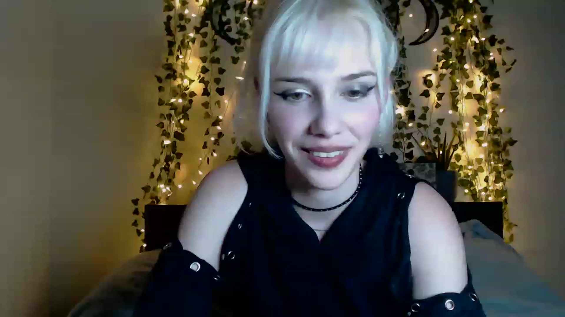 Gallery image thumbnail from PaperTigerRin's myfreecams stream on, 03/18/2023, 07:01 image 14 of 20