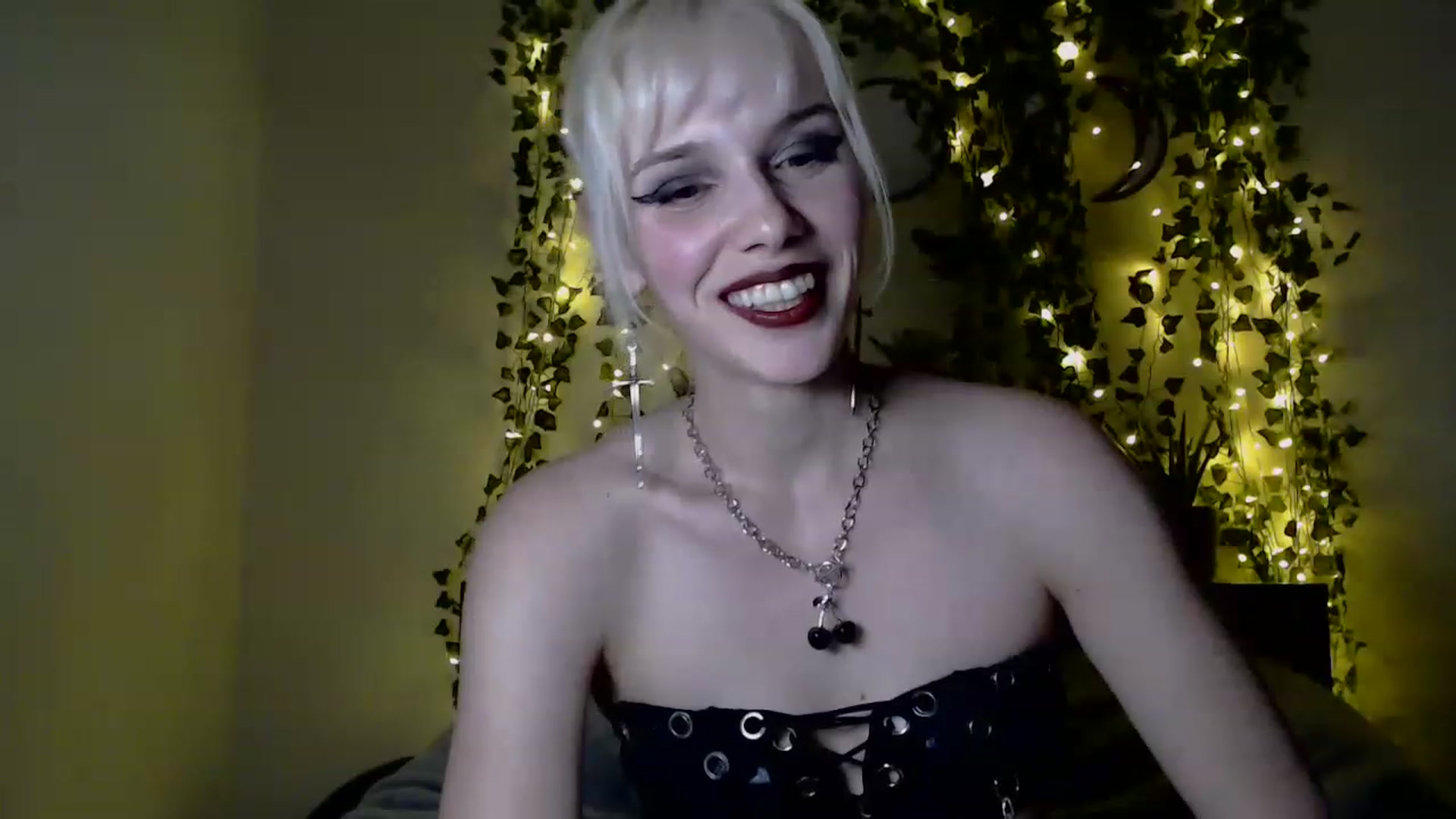 Gallery image thumbnail from PaperTigerRin's myfreecams stream on, 03/19/2023, 06:57 image 10 of 20