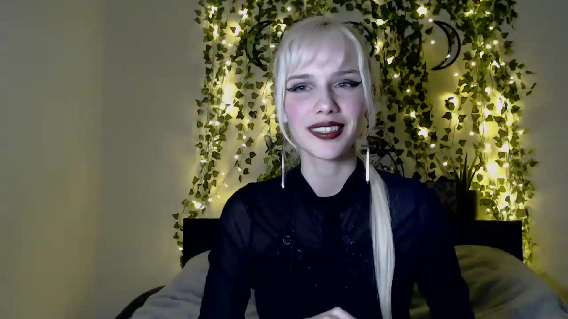 Gallery image thumbnail from PaperTigerRin's myfreecams stream on, 03/19/2023, 06:57 image 4 of 20