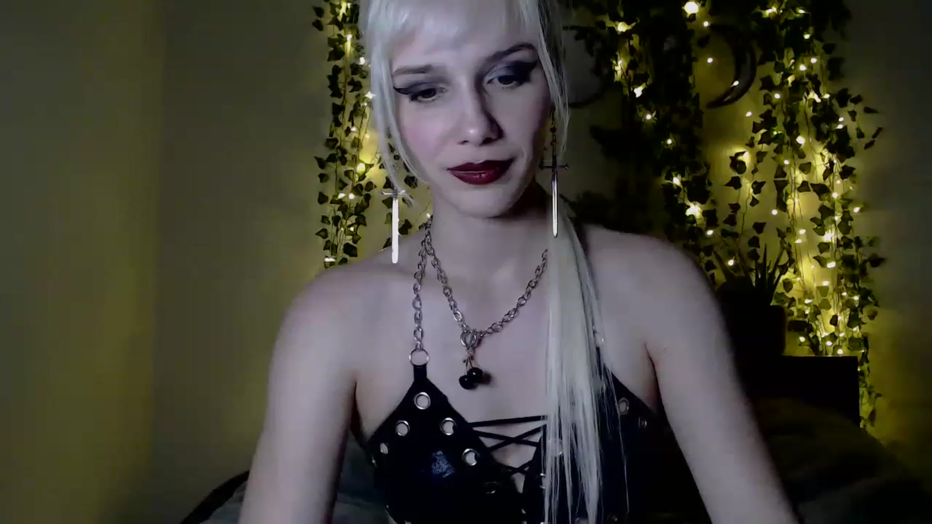 Gallery image thumbnail from PaperTigerRin's myfreecams stream on, 03/19/2023, 07:21 image 14 of 20