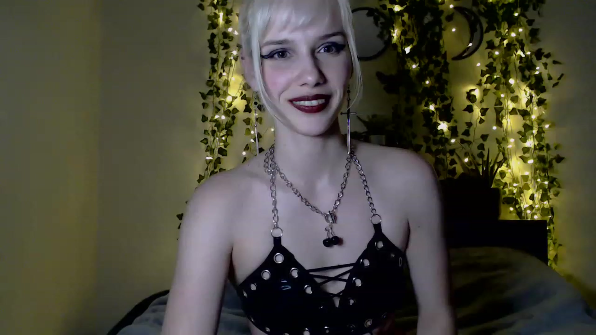 Gallery image thumbnail from PaperTigerRin's myfreecams stream on, 03/19/2023, 07:21 image 5 of 20