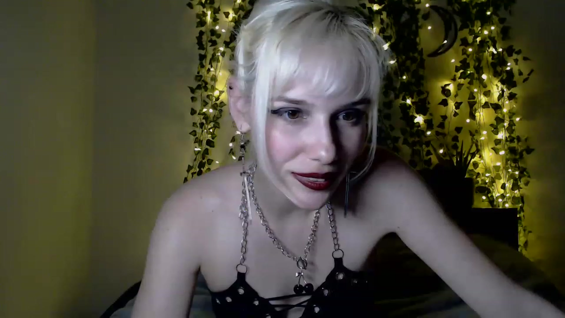 Gallery image thumbnail from PaperTigerRin's myfreecams stream on, 03/19/2023, 07:21 image 9 of 20