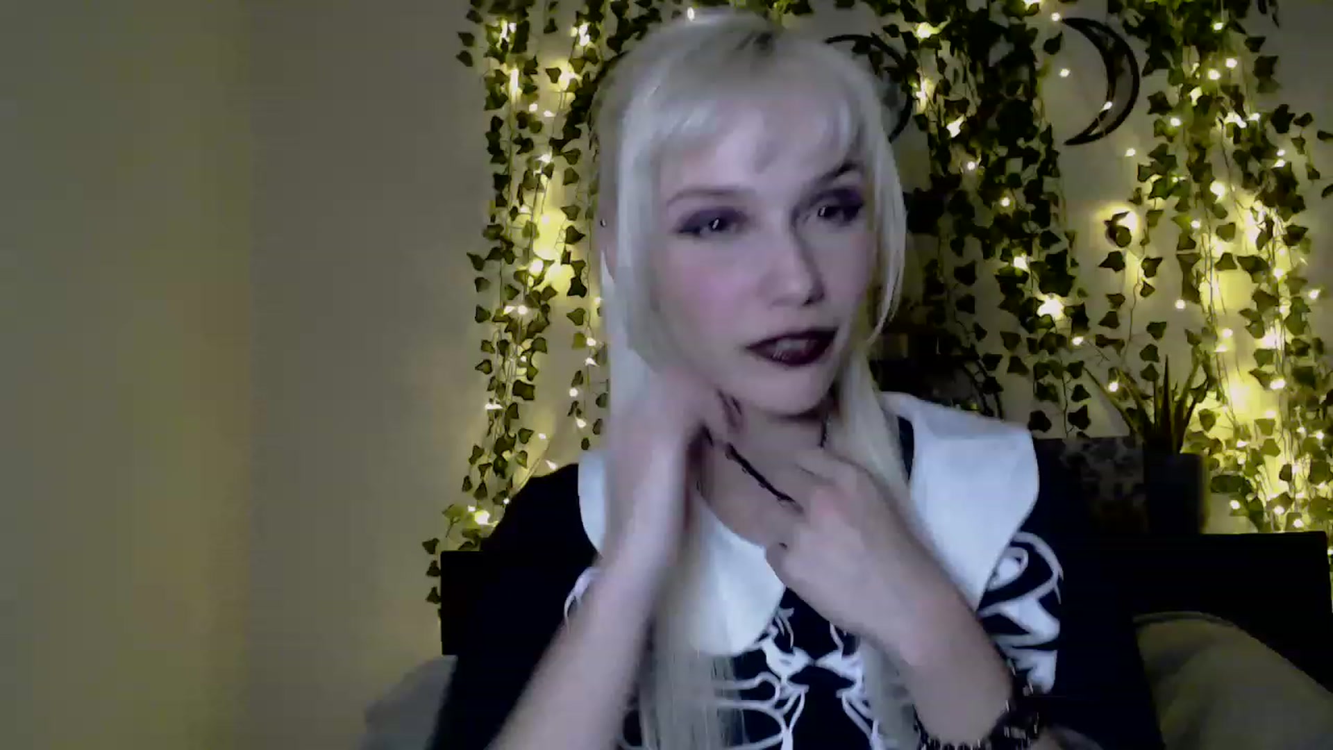 Gallery image thumbnail from PaperTigerRin's myfreecams stream on, 03/20/2023, 05:06 image 9 of 20