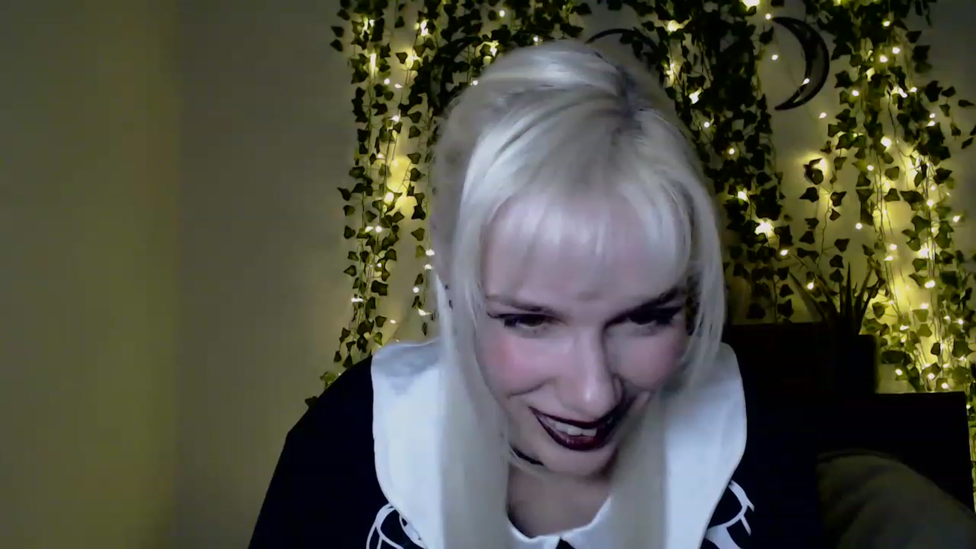 Gallery image thumbnail from PaperTigerRin's myfreecams stream on, 03/20/2023, 05:06 image 7 of 20