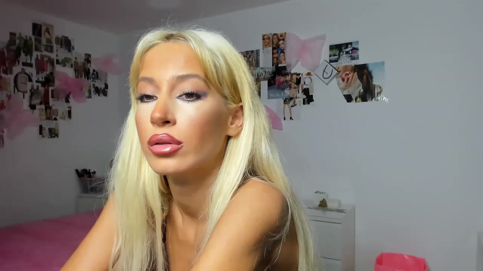 Gallery image thumbnail from PapiiisGirl's myfreecams stream on, 11/26/2022, 16:58 image 4 of 20