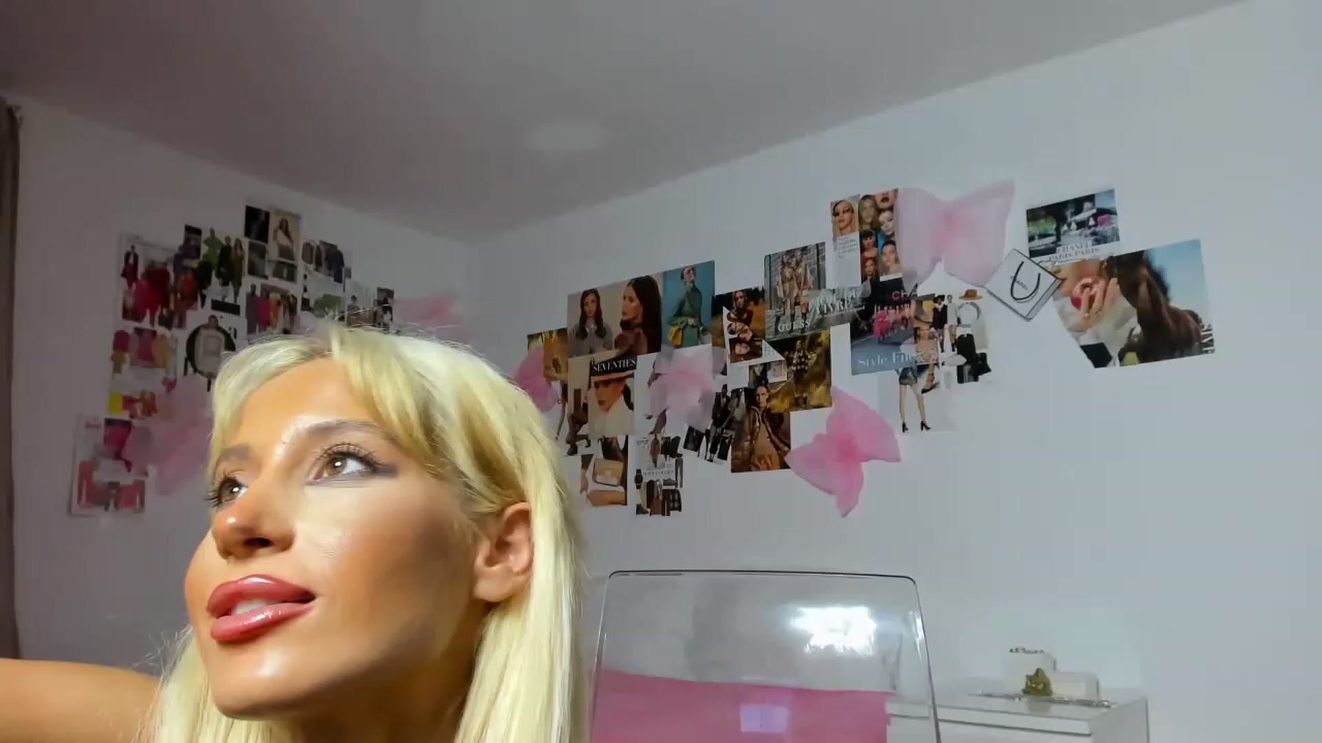 Gallery image thumbnail from PapiiisGirl's myfreecams stream on, 11/26/2022, 23:54 image 10 of 20