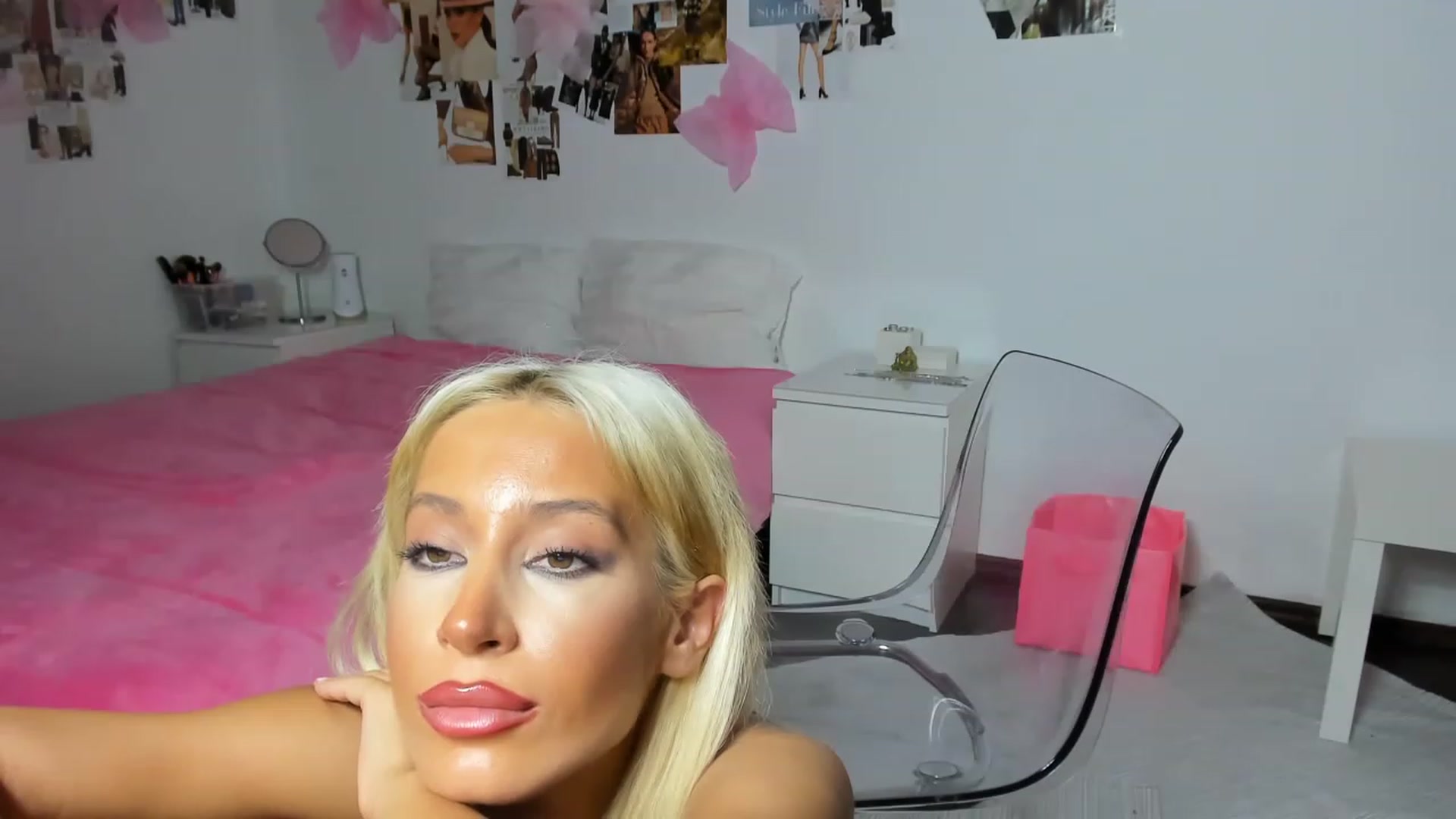 Gallery image thumbnail from PapiiisGirl's myfreecams stream on, 11/26/2022, 23:54 image 17 of 20