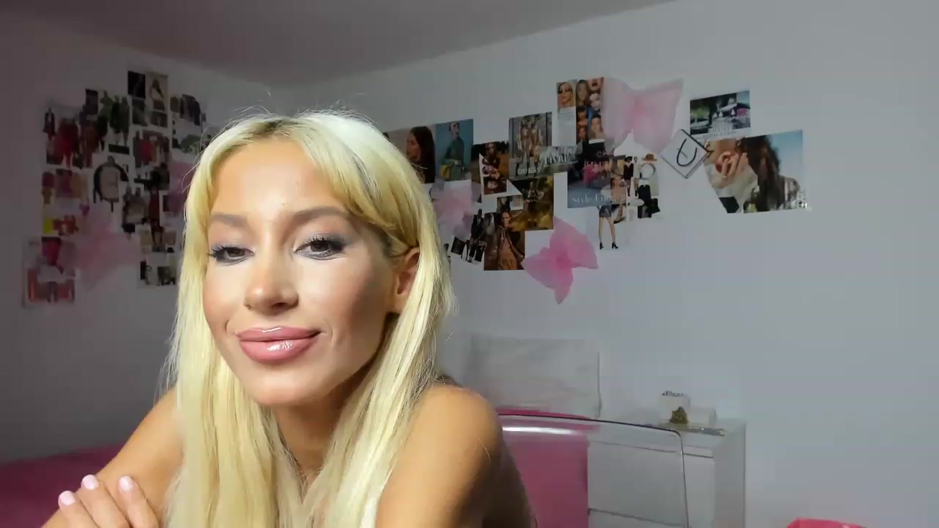 Gallery image thumbnail from PapiiisGirl's myfreecams stream on, 11/27/2022, 19:25 image 19 of 20