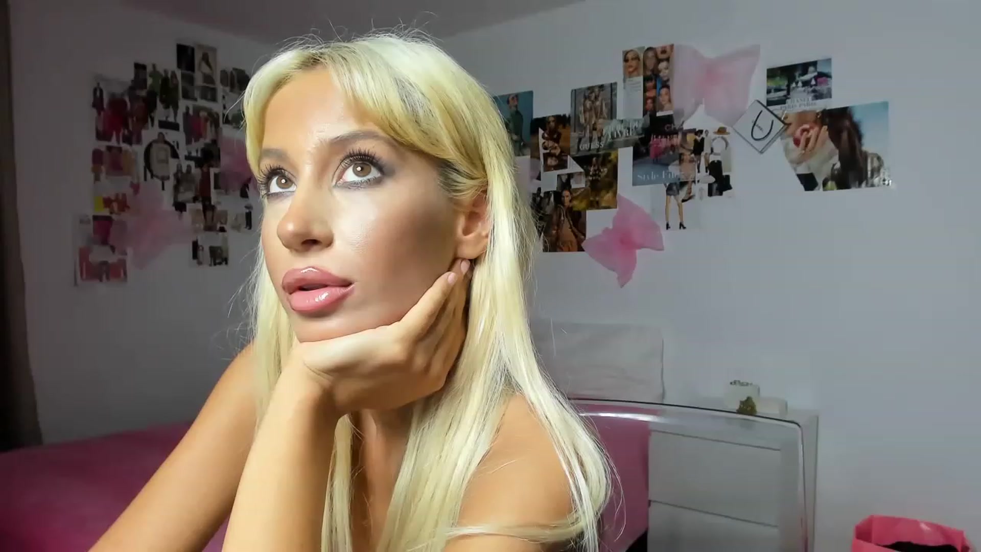 Gallery image thumbnail from PapiiisGirl's myfreecams stream on, 11/27/2022, 20:54 image 13 of 20