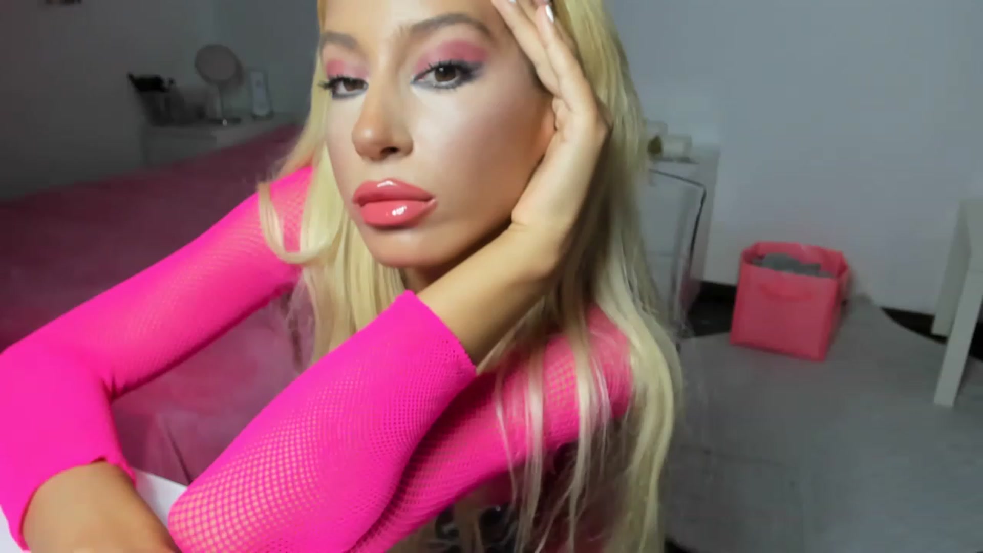 Gallery image thumbnail from PapiiisGirl's myfreecams stream on, 11/29/2022, 12:53 image 17 of 20