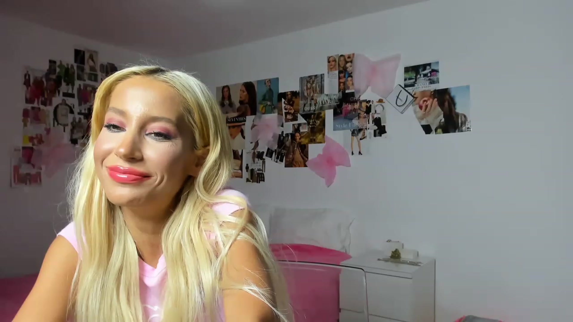Gallery image thumbnail from PapiiisGirl's myfreecams stream on, 11/29/2022, 16:09 image 9 of 20