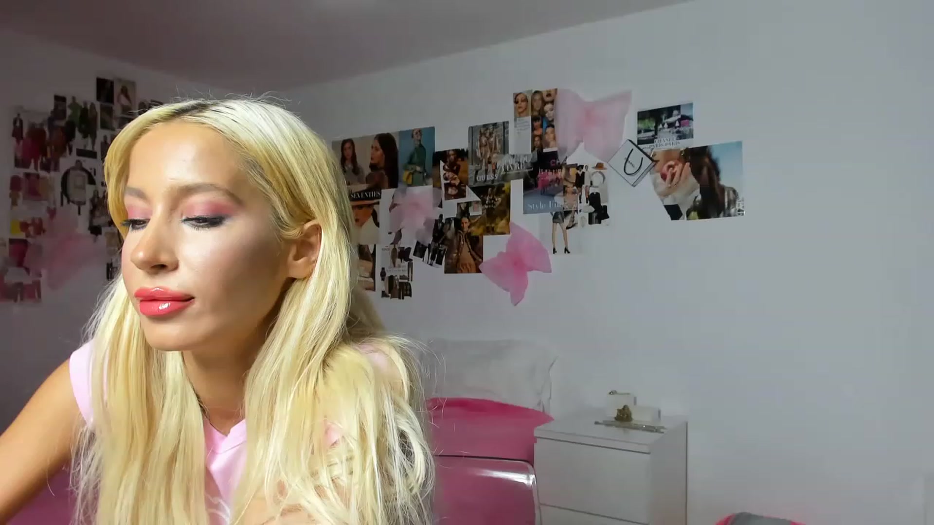 Gallery image thumbnail from PapiiisGirl's myfreecams stream on, 11/29/2022, 16:09 image 8 of 20