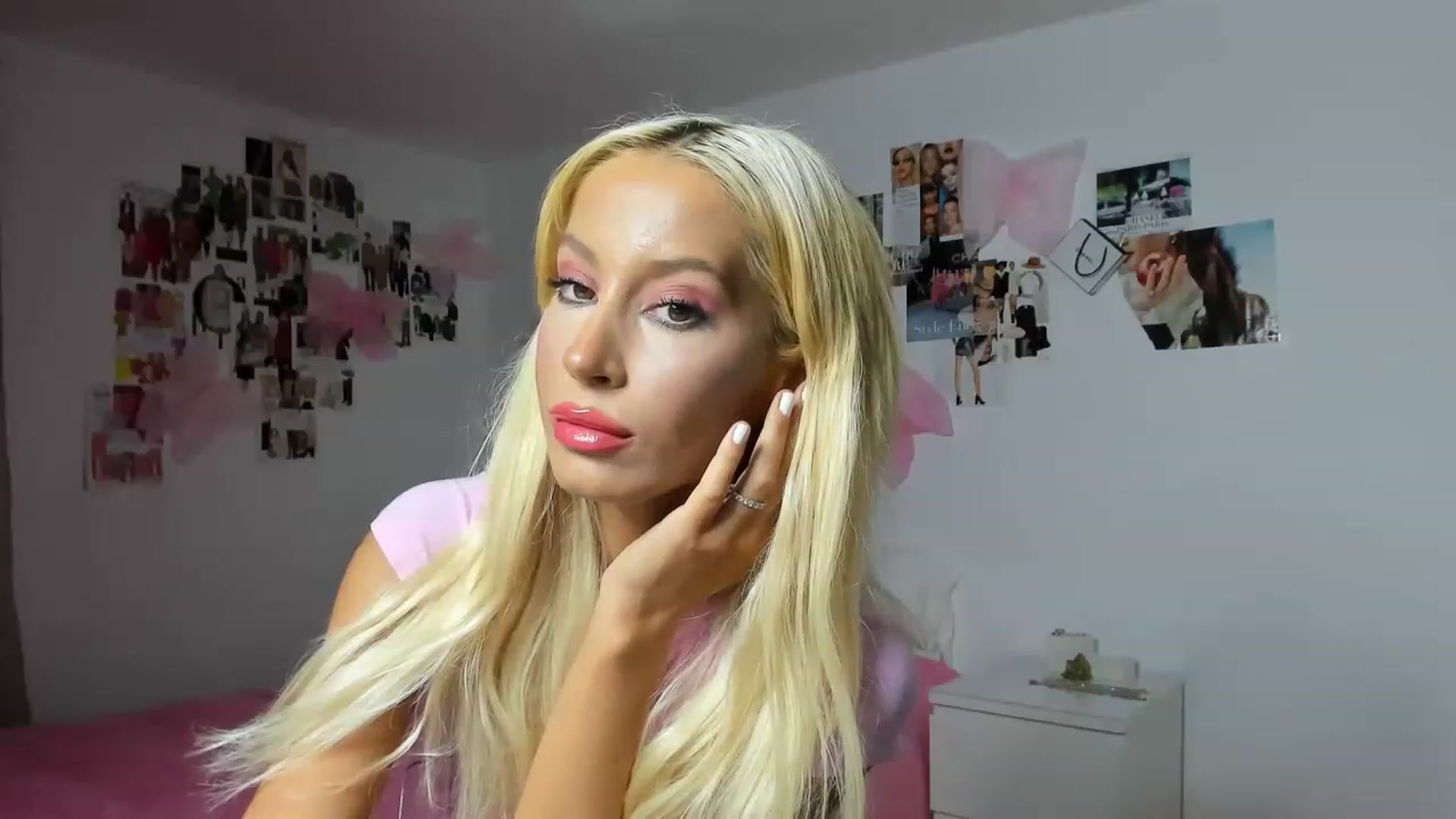 Gallery image thumbnail from PapiiisGirl's myfreecams stream on, 11/29/2022, 16:09 image 18 of 20