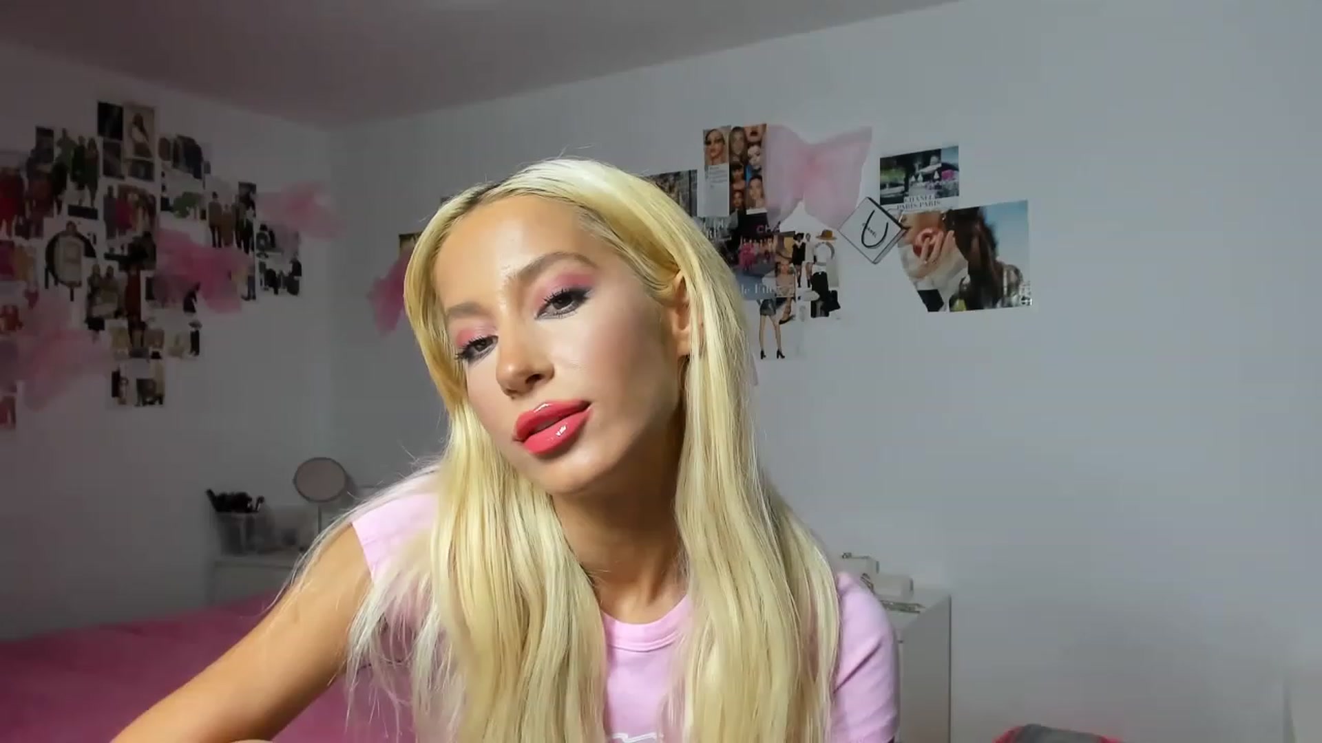 Gallery image thumbnail from PapiiisGirl's myfreecams stream on, 11/29/2022, 16:09 image 6 of 20