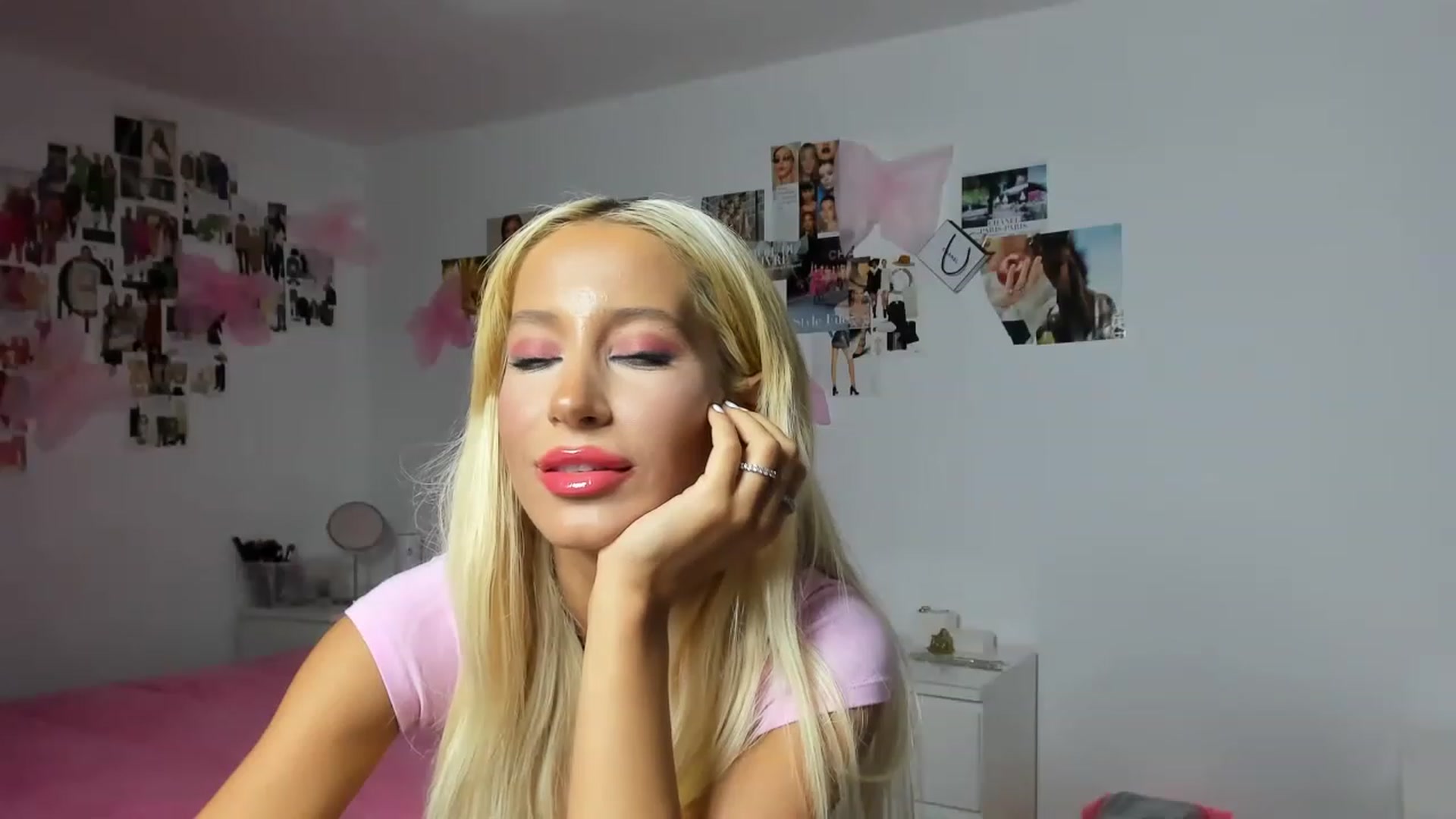 Gallery image thumbnail from PapiiisGirl's myfreecams stream on, 11/29/2022, 16:09 image 15 of 20