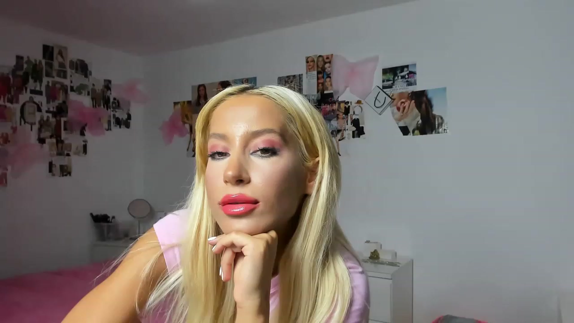 Gallery image thumbnail from PapiiisGirl's myfreecams stream on, 11/29/2022, 16:09 image 7 of 20