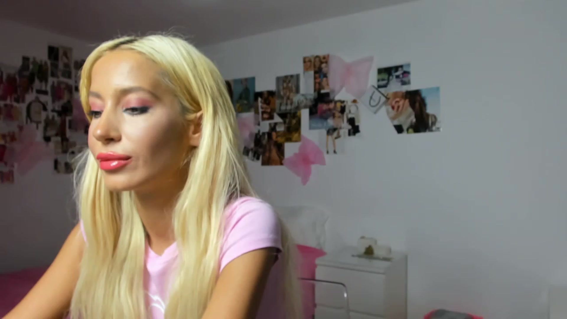 Gallery image thumbnail from PapiiisGirl's myfreecams stream on, 11/29/2022, 16:09 image 16 of 20