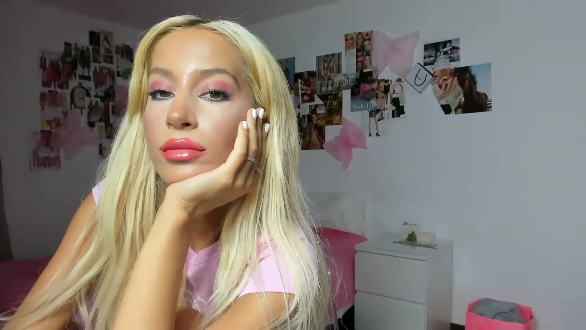 Gallery image thumbnail from PapiiisGirl's myfreecams stream on, 11/29/2022, 16:51 image 11 of 20