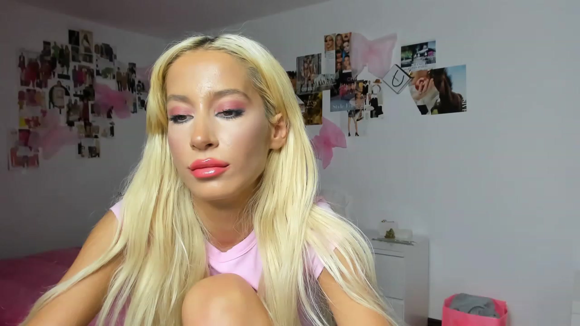 Gallery image thumbnail from PapiiisGirl's myfreecams stream on, 11/29/2022, 16:51 image 17 of 20