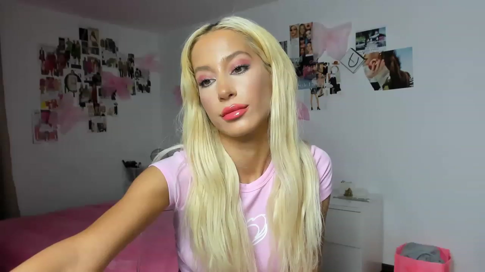 Gallery image thumbnail from PapiiisGirl's myfreecams stream on, 11/29/2022, 16:51 image 5 of 20