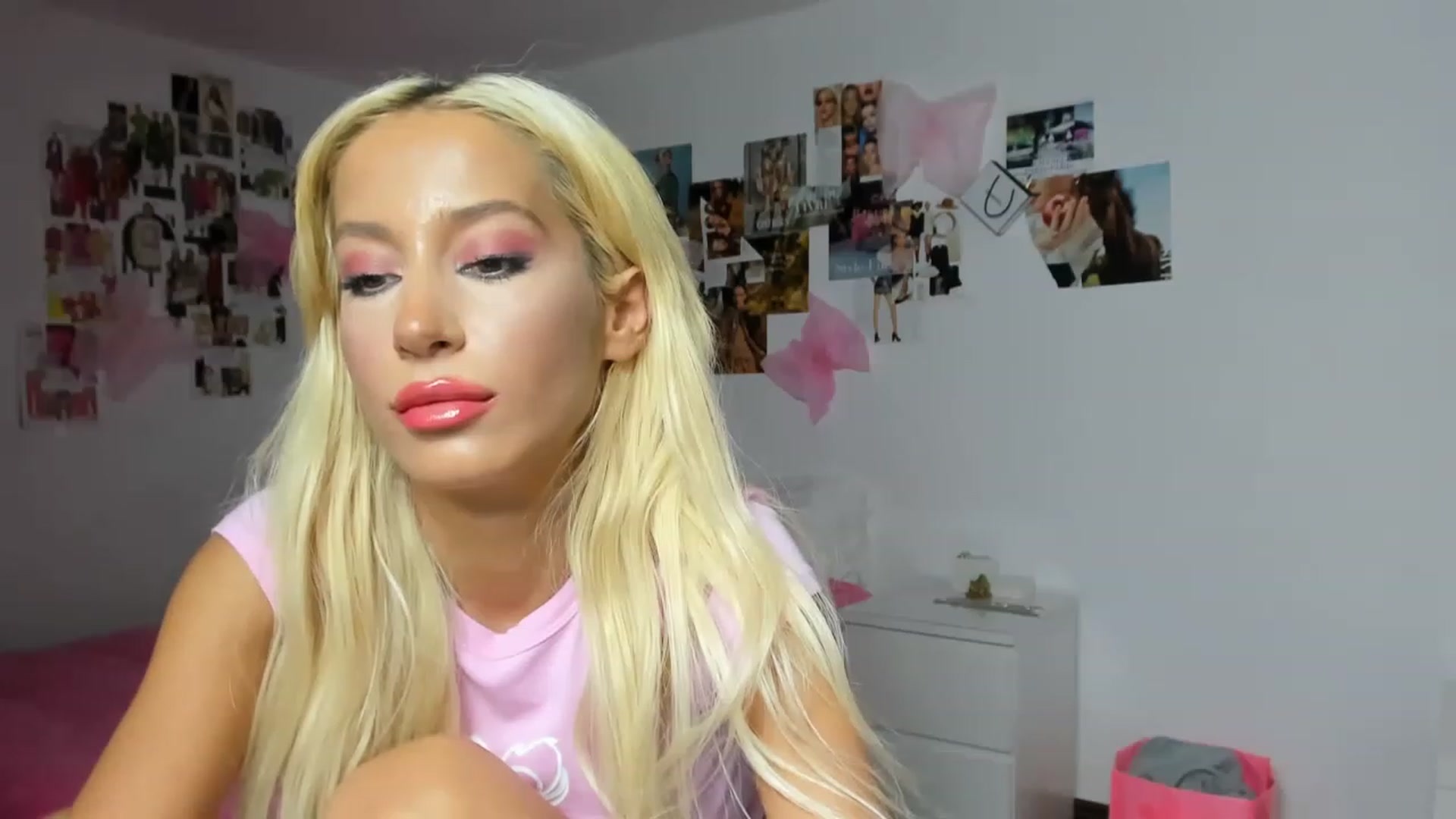 Gallery image thumbnail from PapiiisGirl's myfreecams stream on, 11/29/2022, 16:51 image 18 of 20