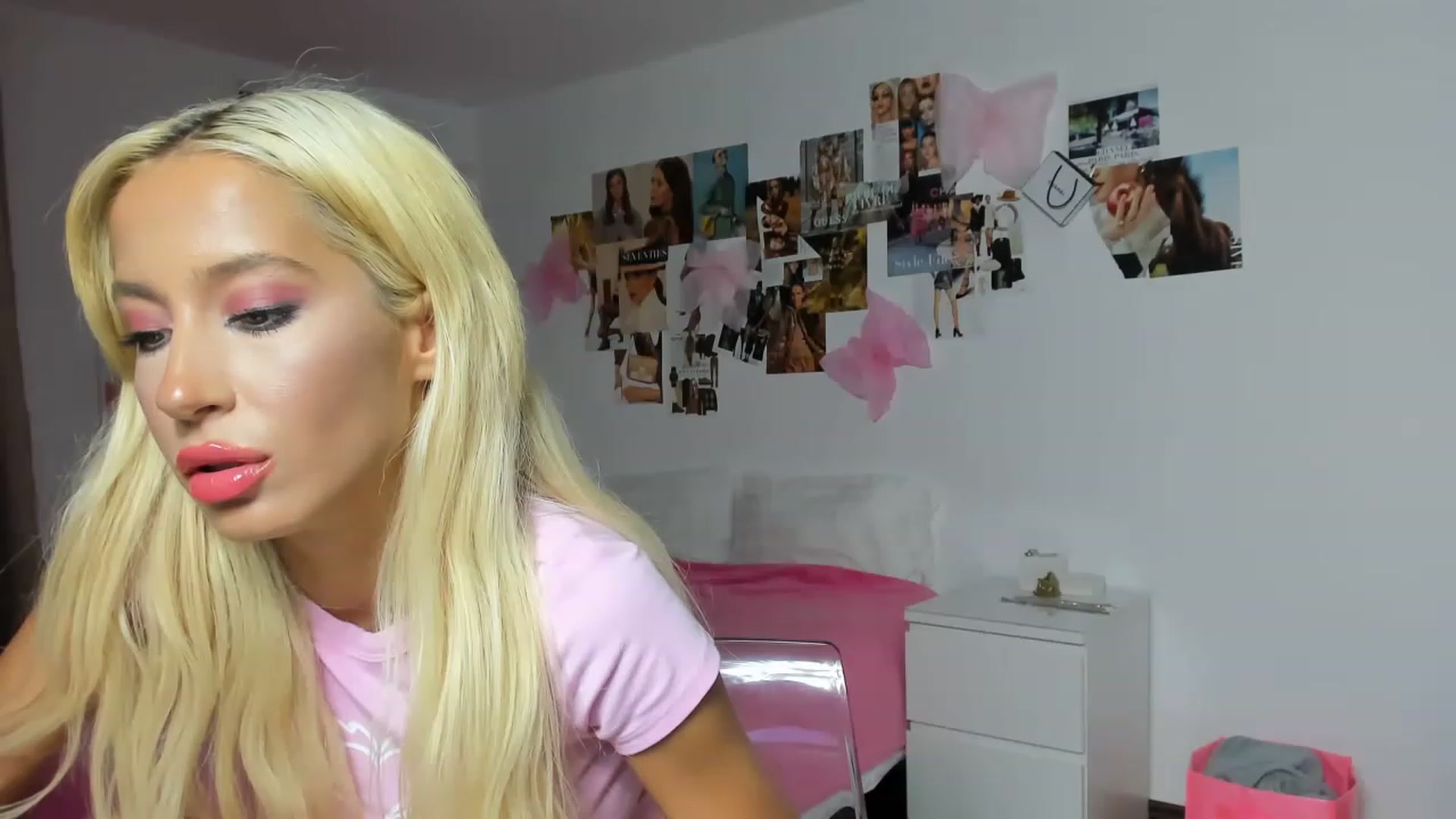 Gallery image thumbnail from PapiiisGirl's myfreecams stream on, 11/29/2022, 16:51 image 7 of 20
