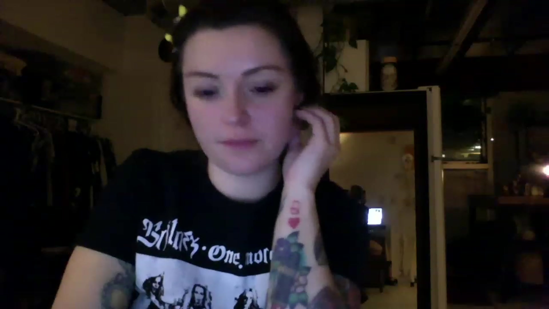 Gallery image thumbnail from ParisGreen666's myfreecams stream on, 02/27/2023, 10:40 image 15 of 20