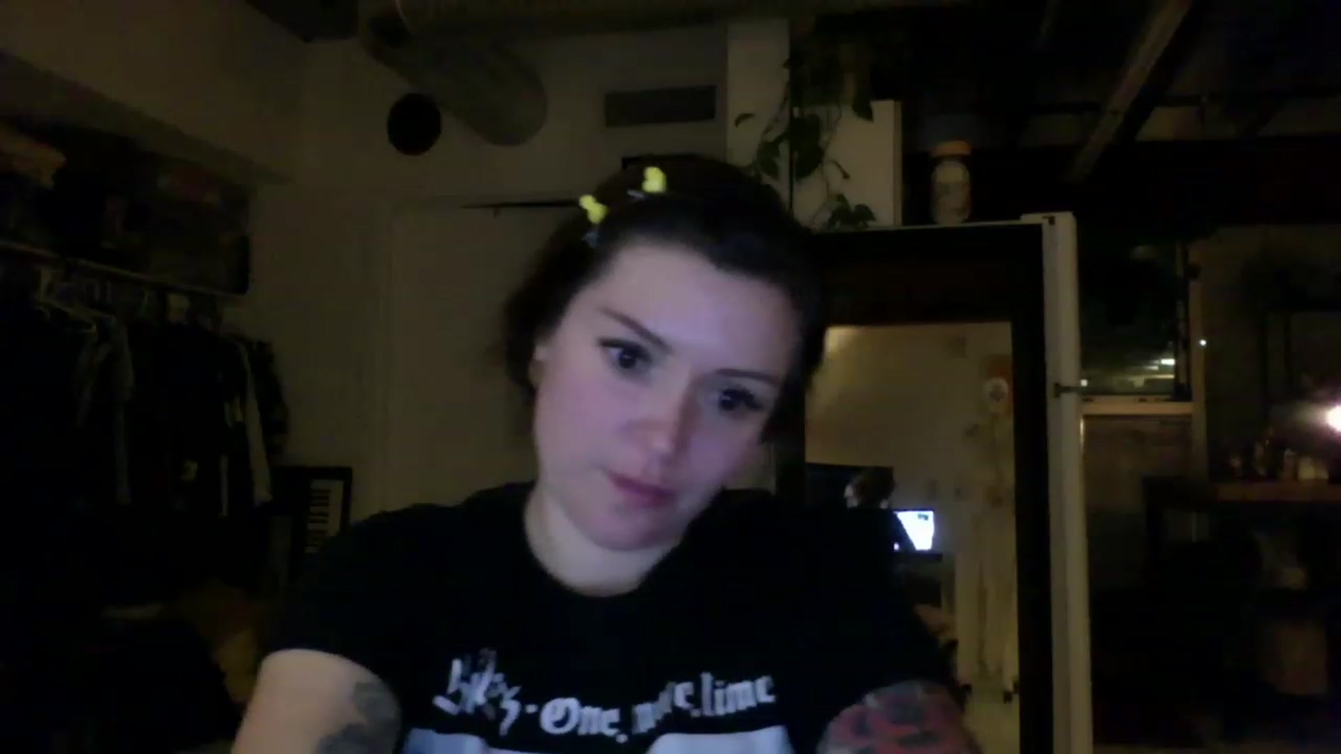 Gallery image thumbnail from ParisGreen666's myfreecams stream on, 02/27/2023, 10:40 image 18 of 20