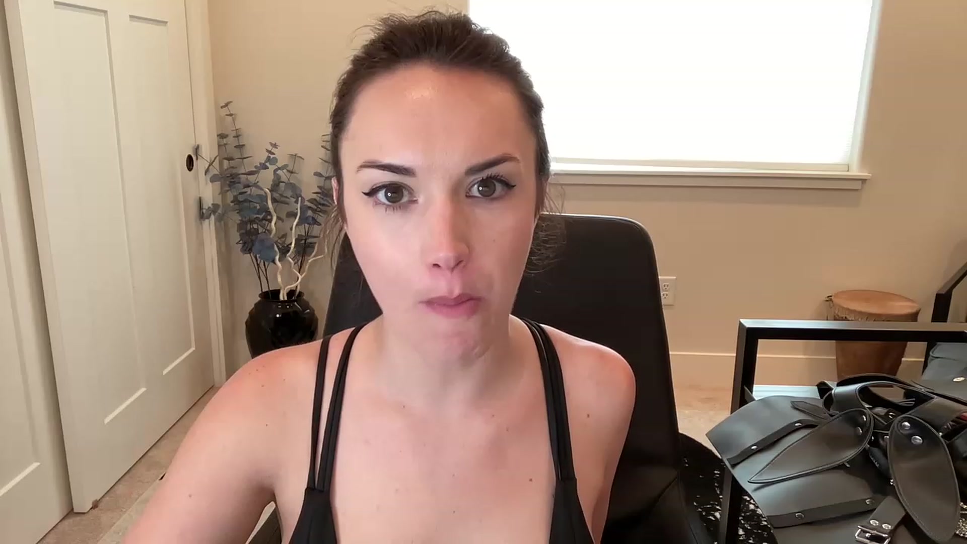 Gallery image thumbnail from ParisLincolnx's myfreecams stream on, 05/05/2023, 17:54 image 2 of 20