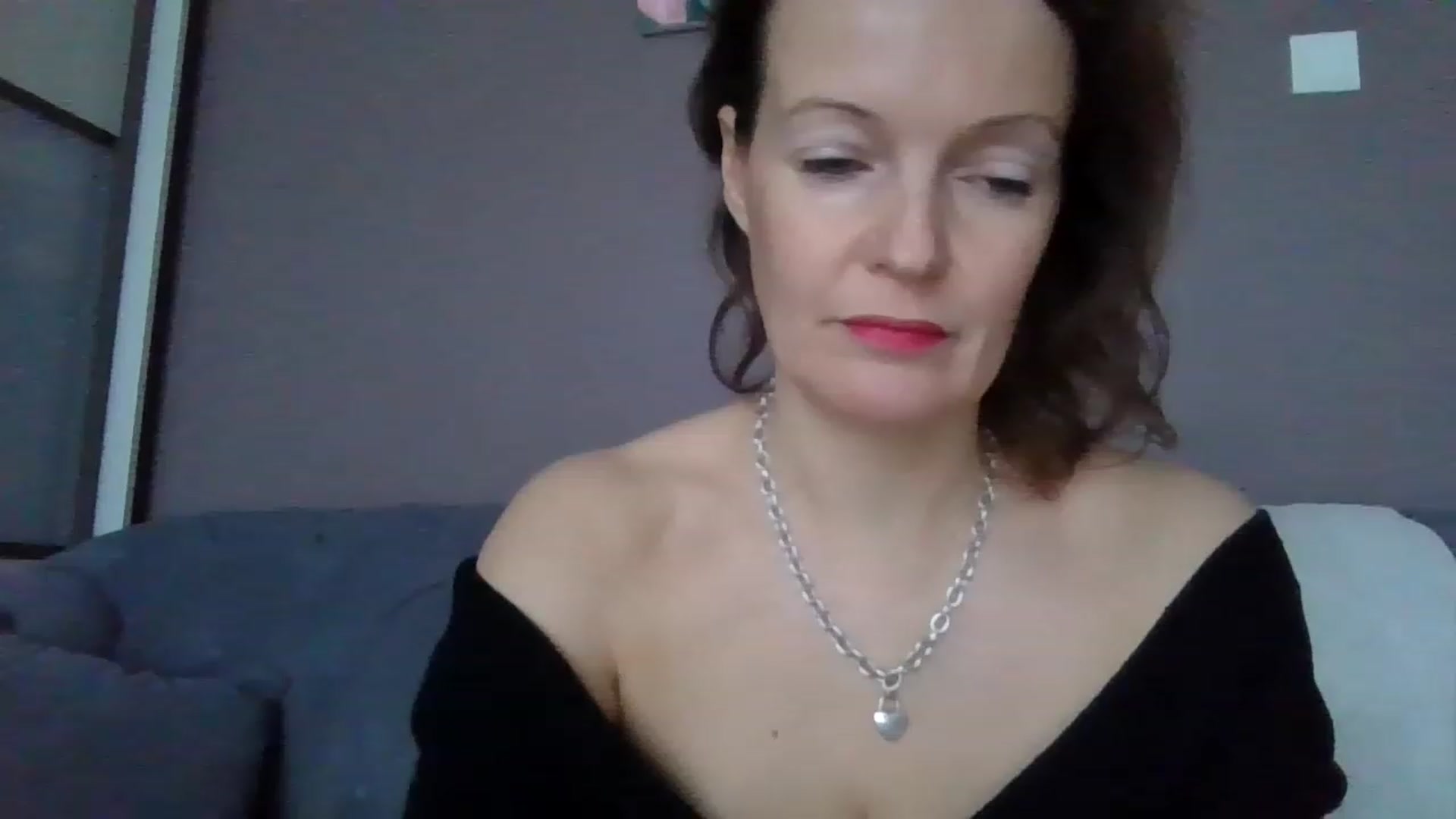 Gallery image thumbnail from ParisNoir's myfreecams stream on, 12/10/2022, 12:31 image 7 of 20