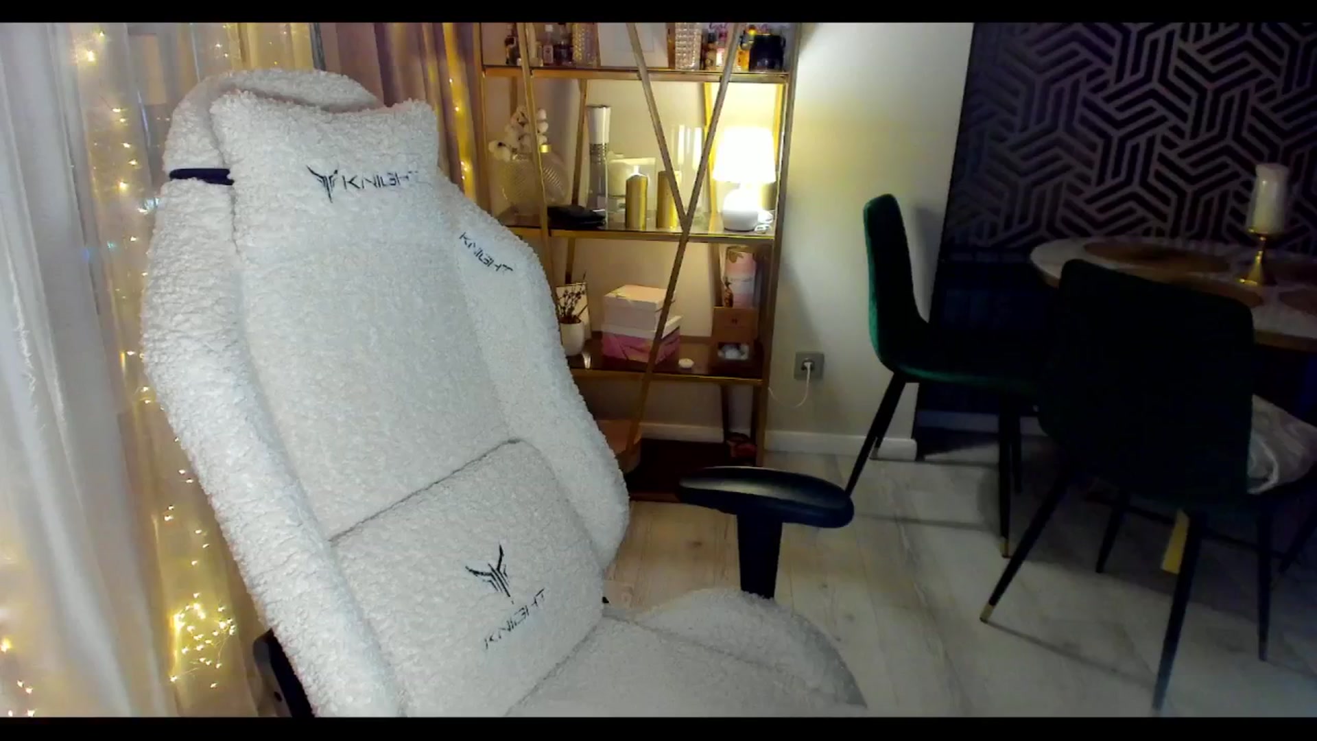 Gallery image thumbnail from PartYour_Soul's myfreecams stream on, 05/31/2024, 20:21 image 19 of 20