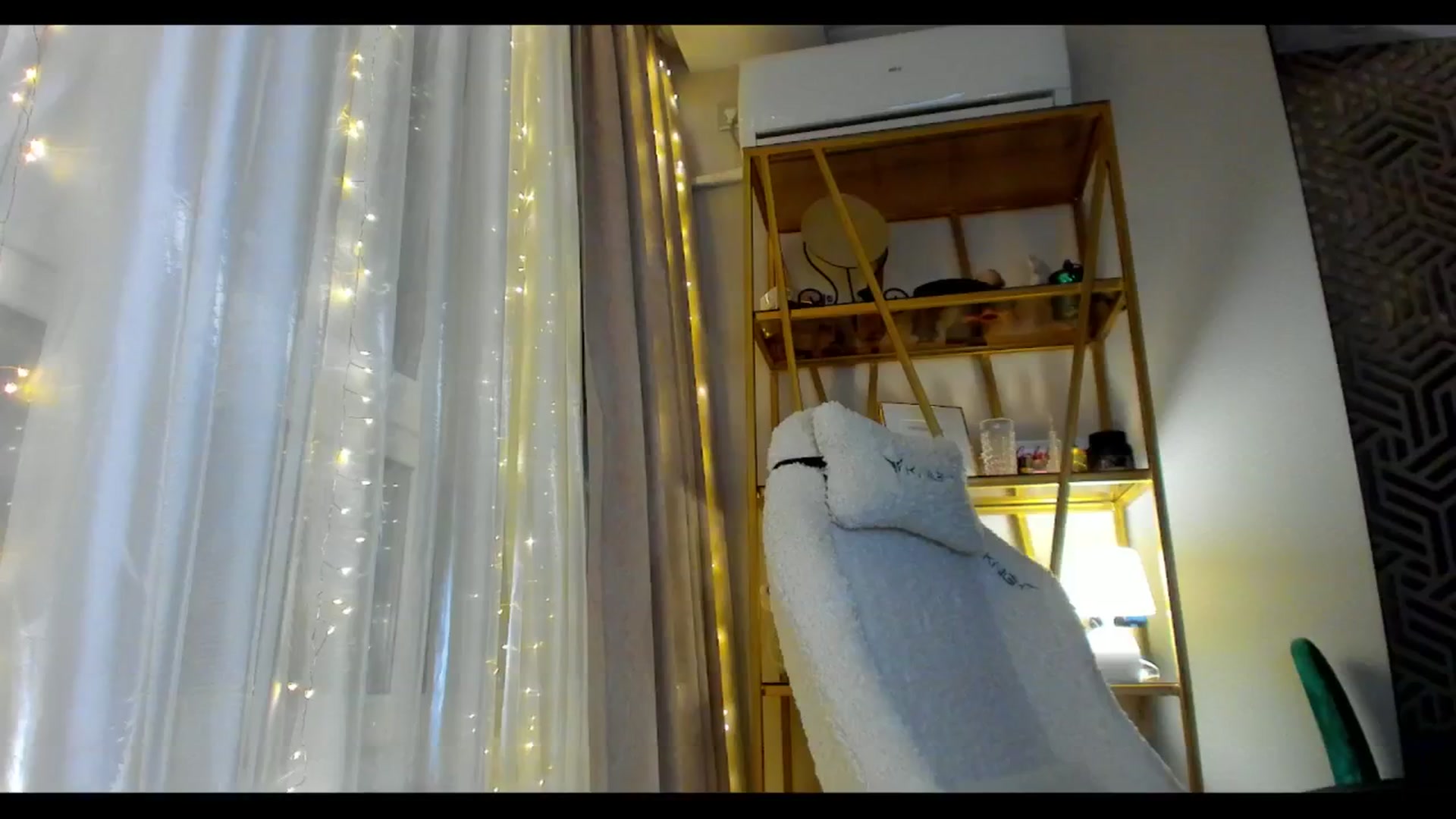 Gallery image thumbnail from PartYour_Soul's myfreecams stream on, 05/31/2024, 20:21 image 13 of 20
