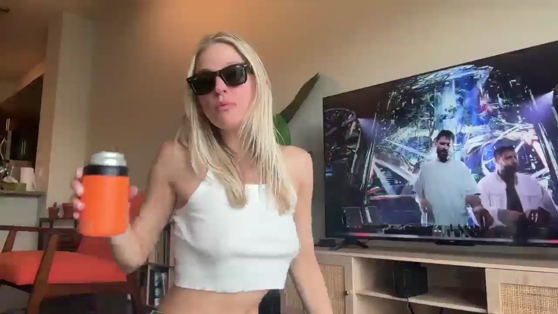 Gallery image thumbnail from Partygirl1's myfreecams stream on, 04/19/2026, 15:03 image 17 of 20