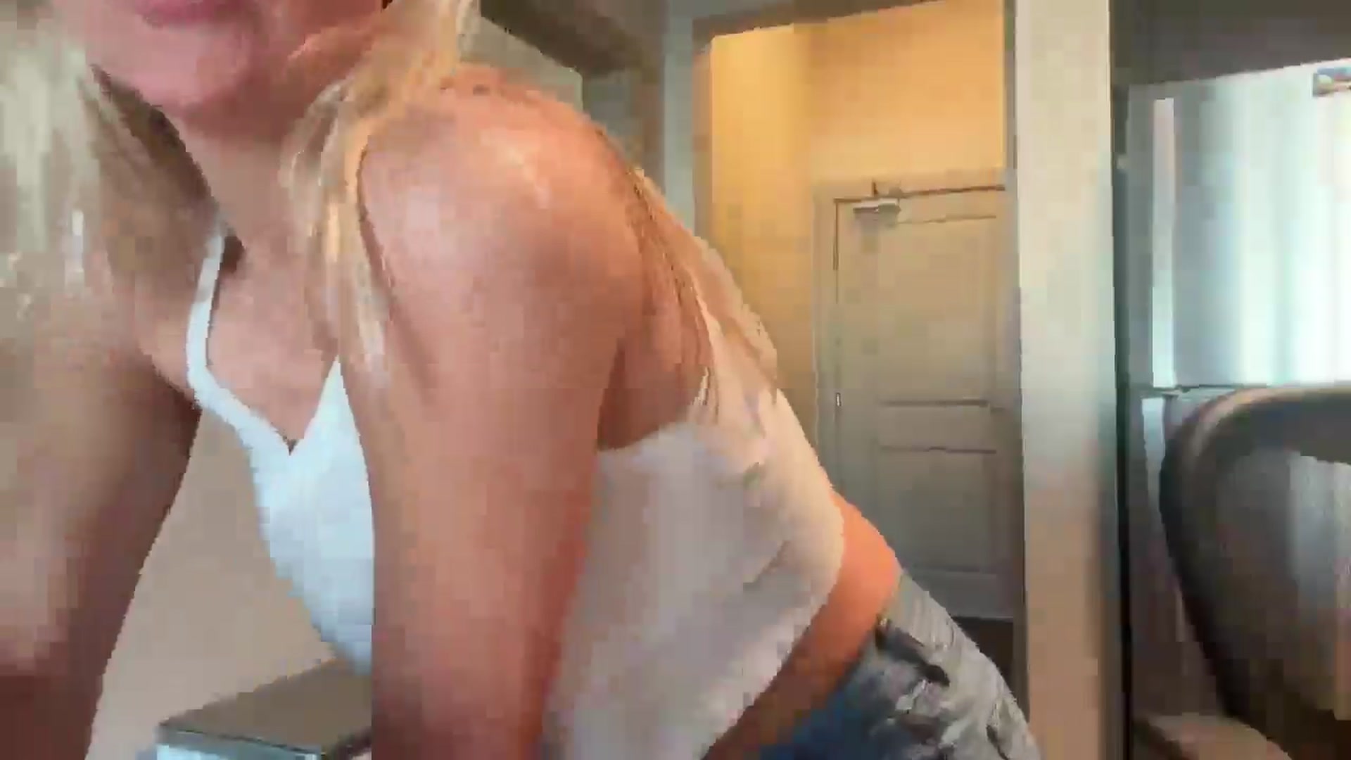 Gallery image thumbnail from Partygirl1's myfreecams stream on, 04/22/2026, 13:59 image 7 of 20