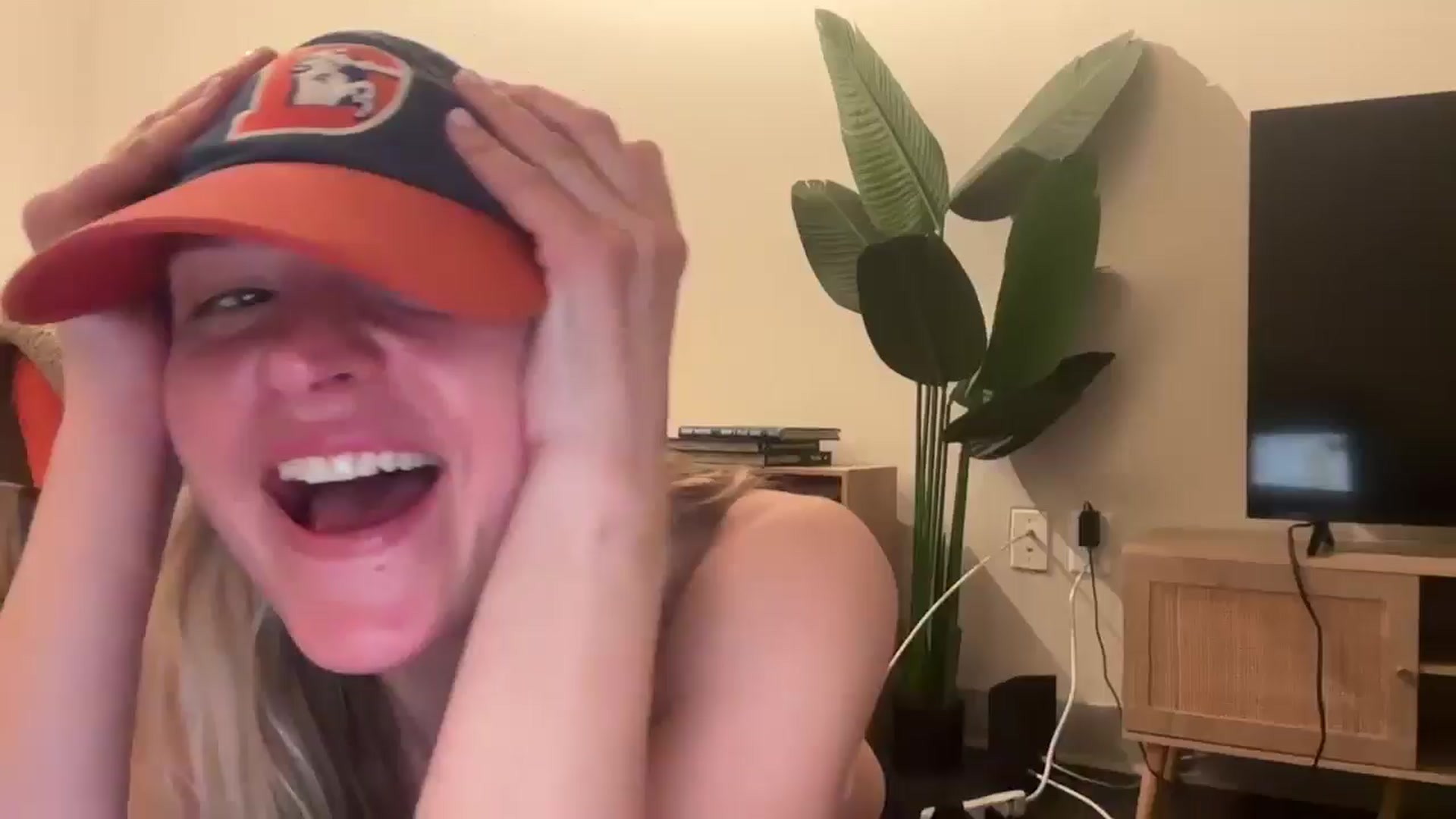 Gallery image thumbnail from Partygirl1's myfreecams stream on, 04/26/2026, 09:38 image 15 of 20