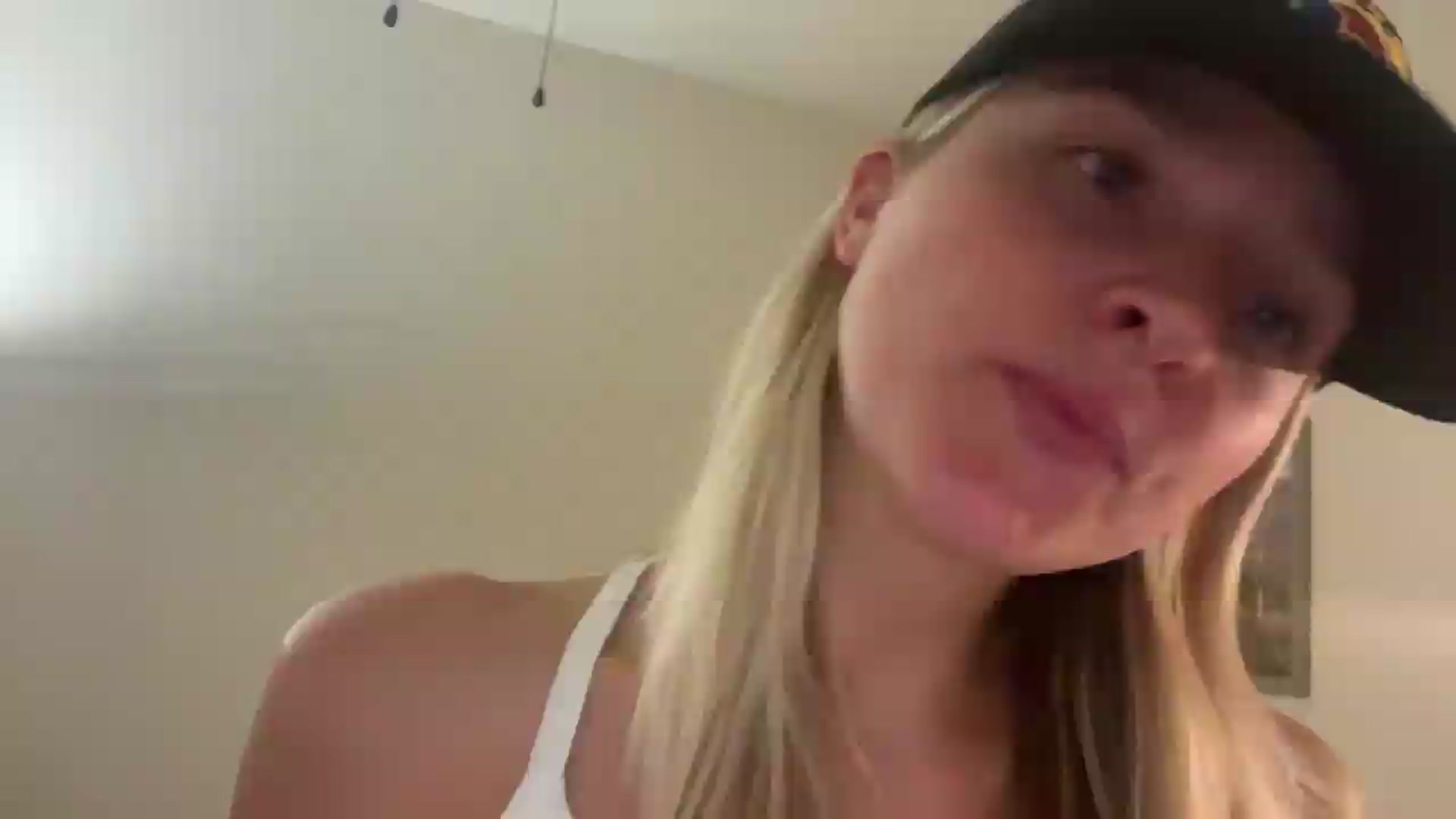 Gallery image thumbnail from Partygirl1's myfreecams stream on, 04/28/2026, 16:36 image 18 of 20