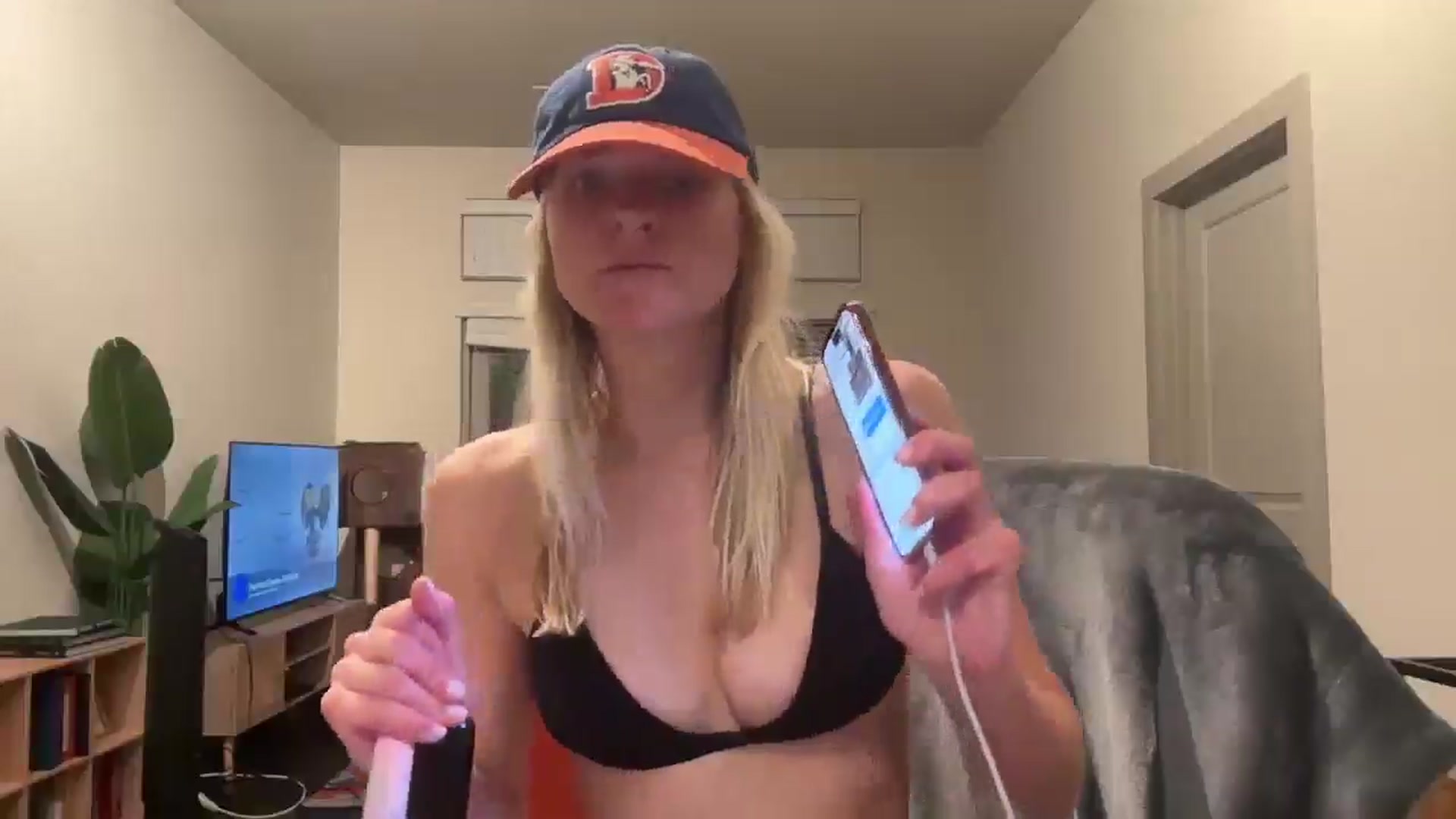Gallery image thumbnail from Partygirl1's myfreecams stream on, 05/04/2026, 12:44 image 12 of 20