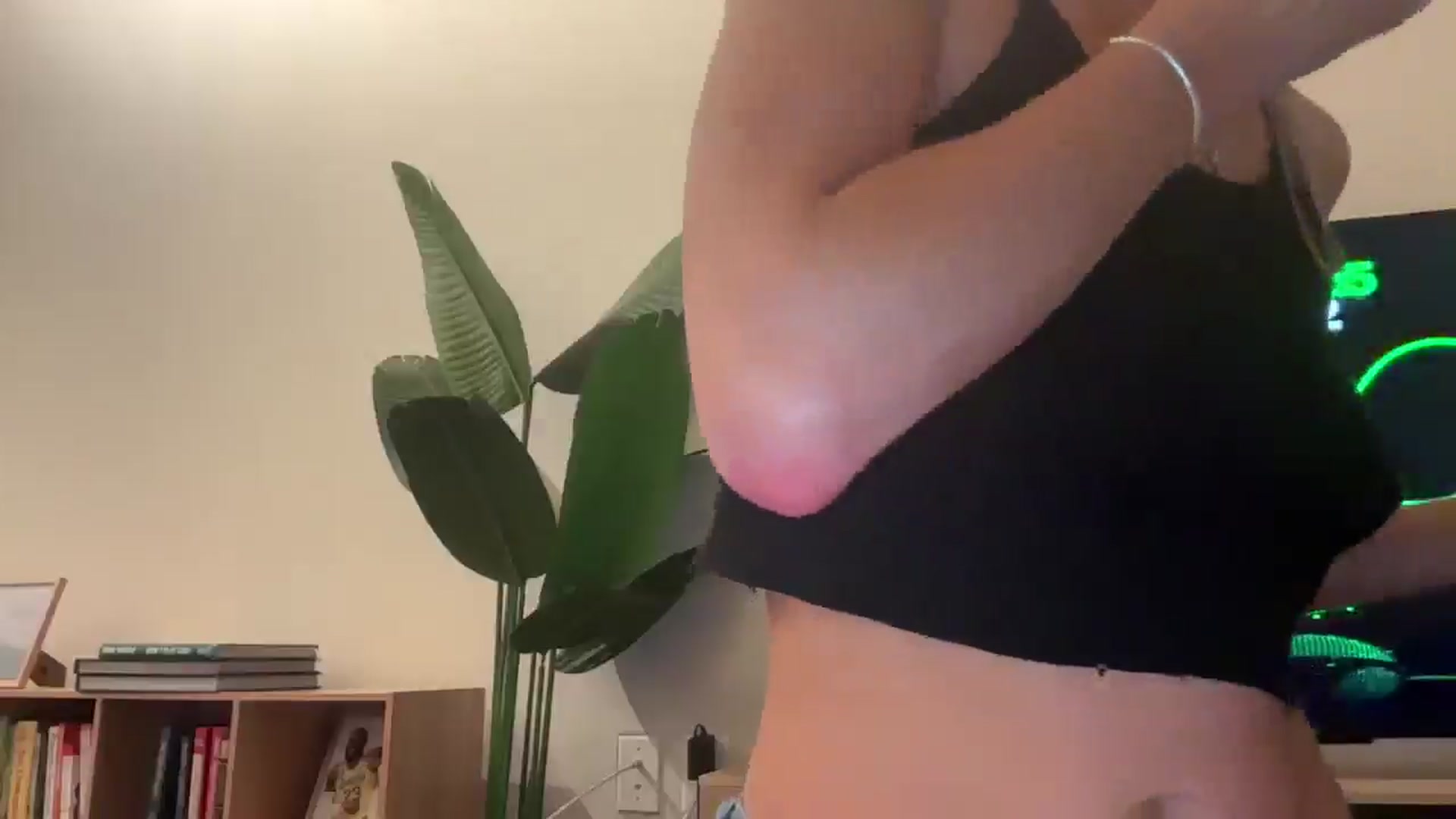 Gallery image thumbnail from Partygirl1's myfreecams stream on, 05/06/2026, 07:34 image 13 of 20