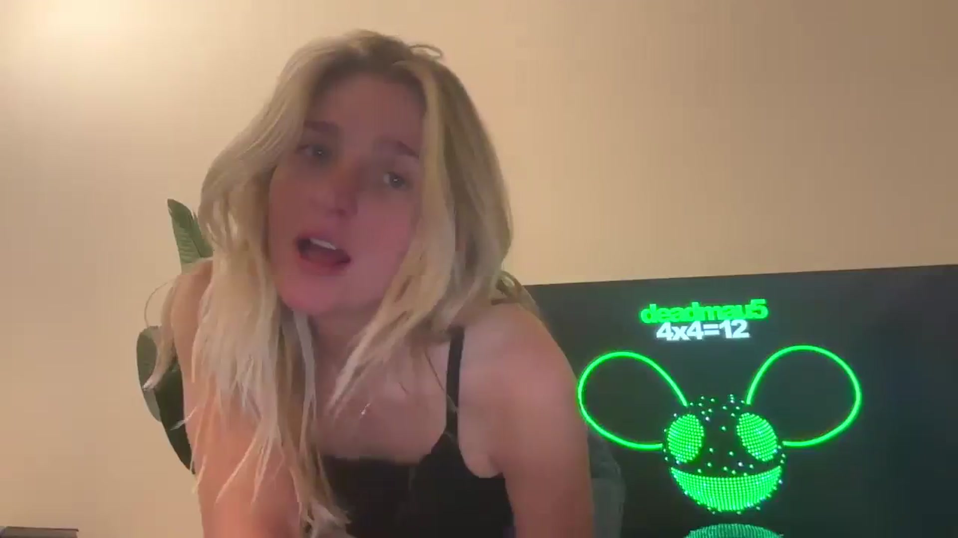 Gallery image thumbnail from Partygirl1's myfreecams stream on, 05/06/2026, 07:34 image 9 of 20
