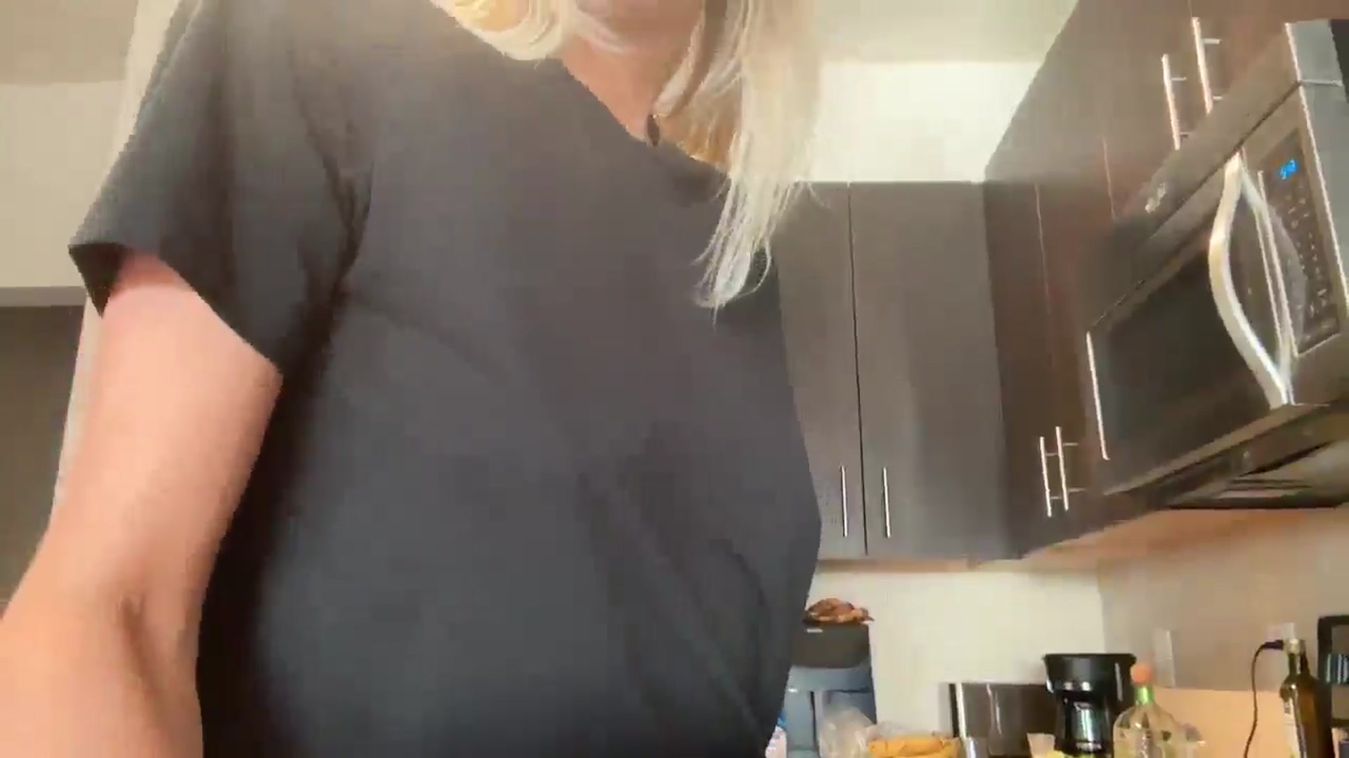 Gallery image thumbnail from Partygirl1's myfreecams stream on, 05/08/2026, 24:52 image 16 of 20