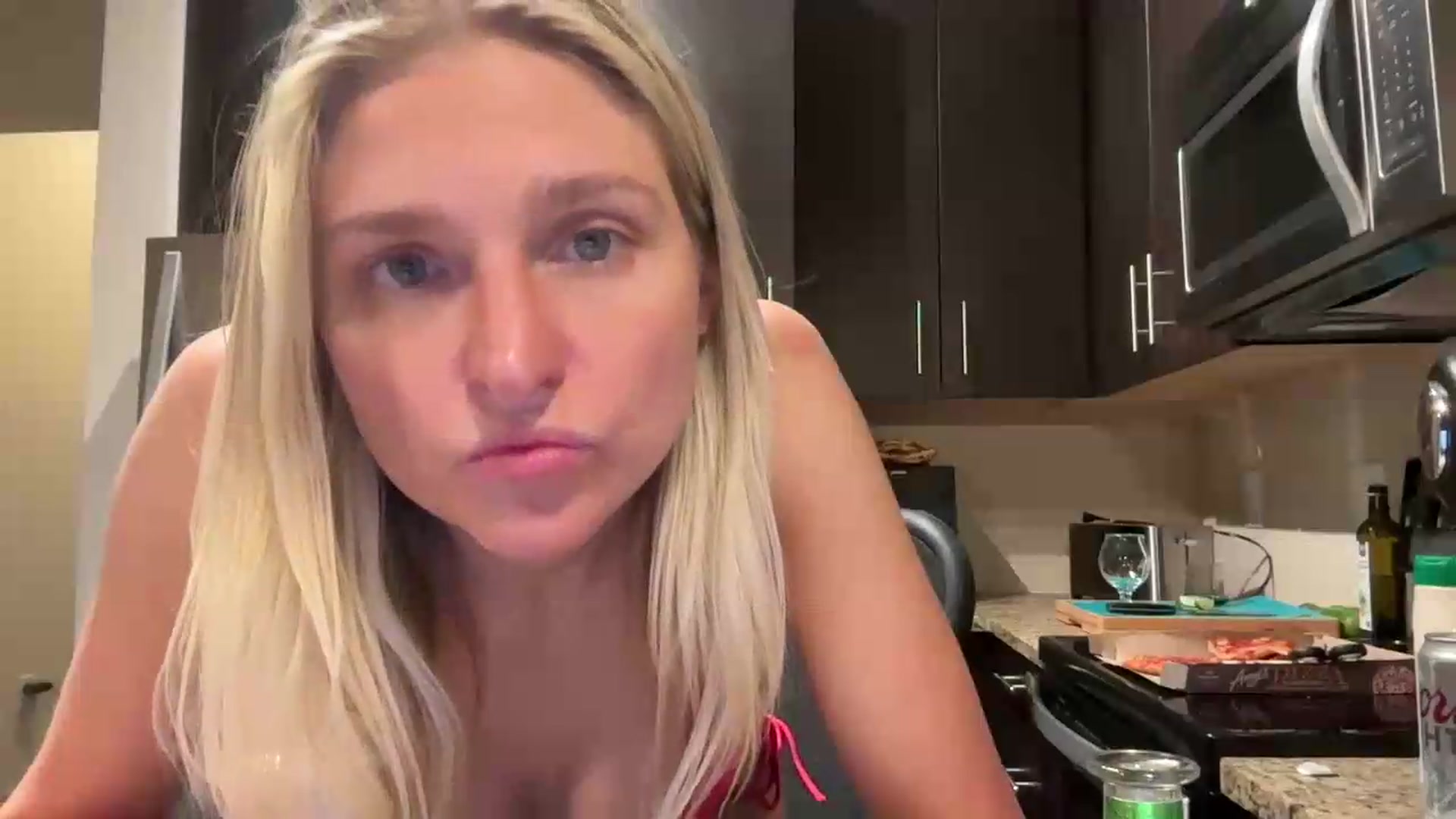 Gallery image thumbnail from Partygirl1's myfreecams stream on, 05/19/2026, 10:52 image 19 of 20