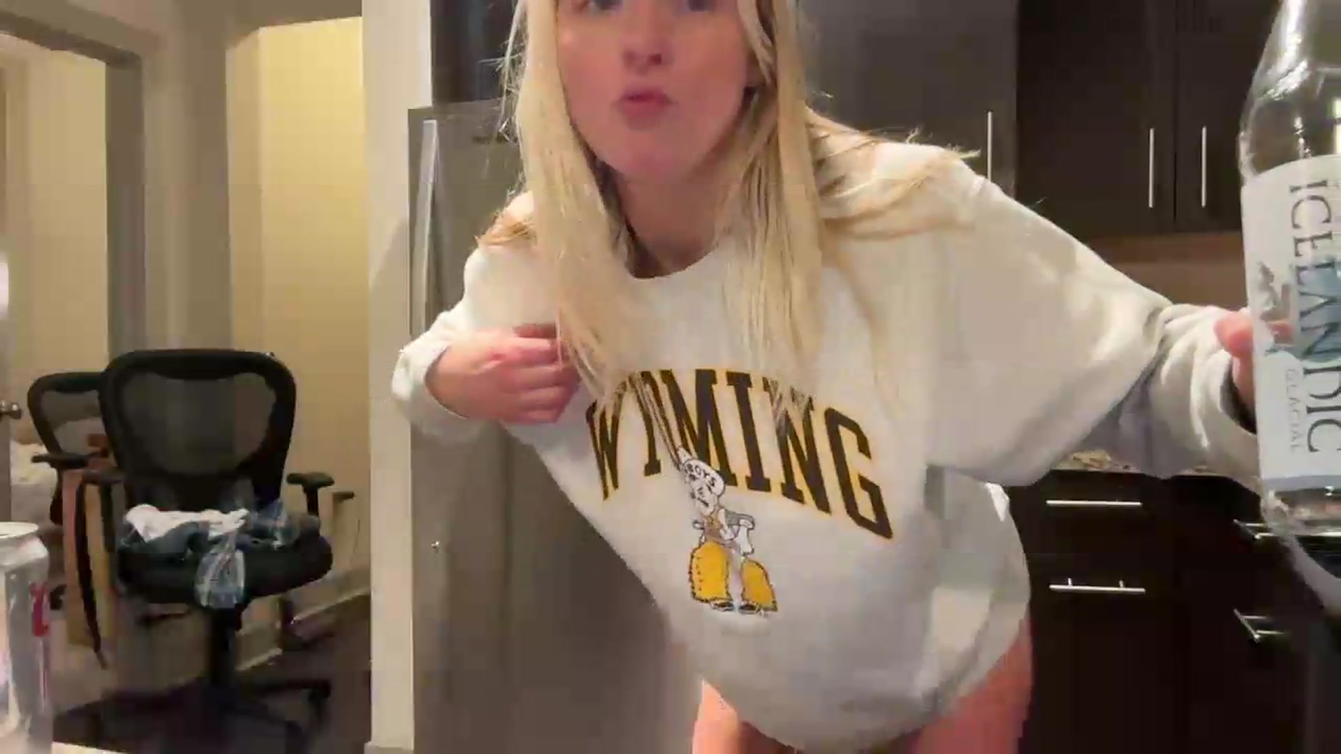 Gallery image thumbnail from Partygirl1's myfreecams stream on, 05/22/2026, 12:24 image 8 of 20