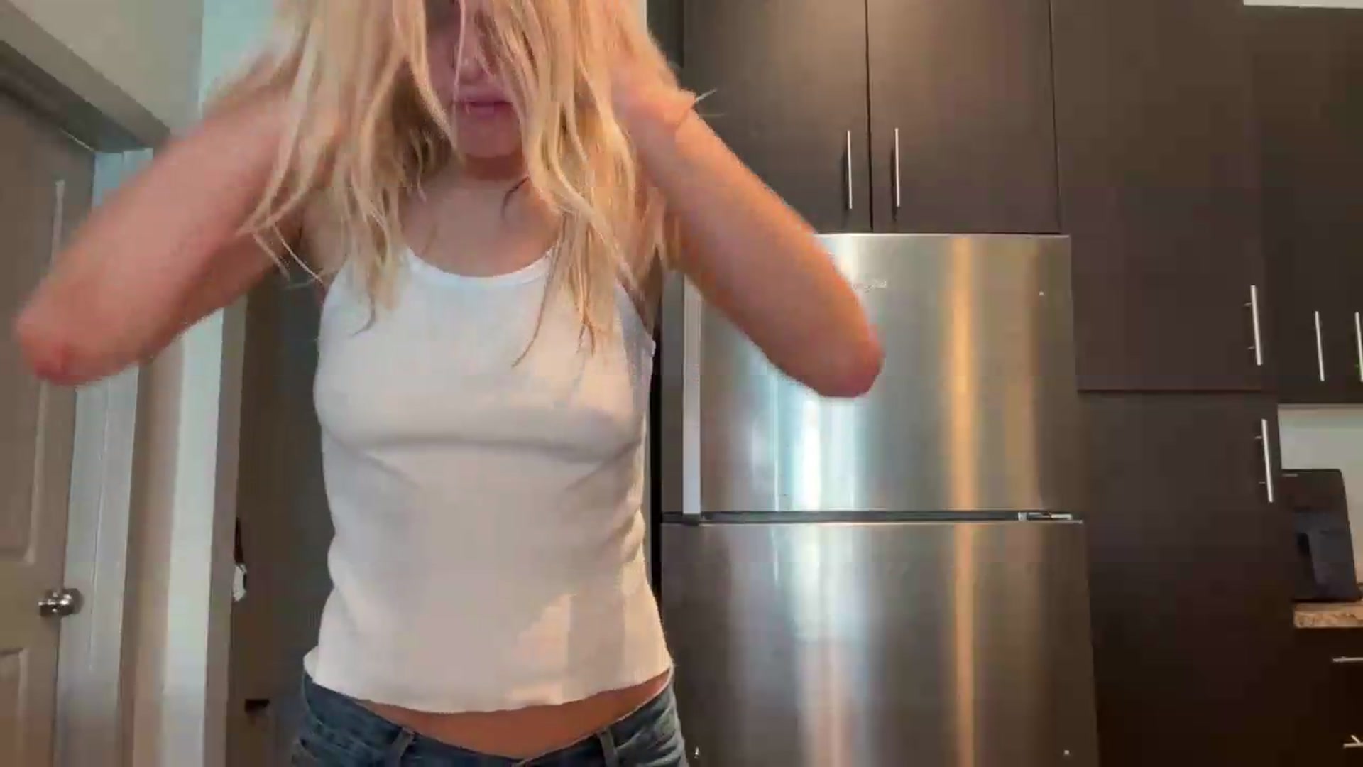 Gallery image thumbnail from Partygirl1's myfreecams stream on, 05/31/2026, 17:28 image 4 of 20
