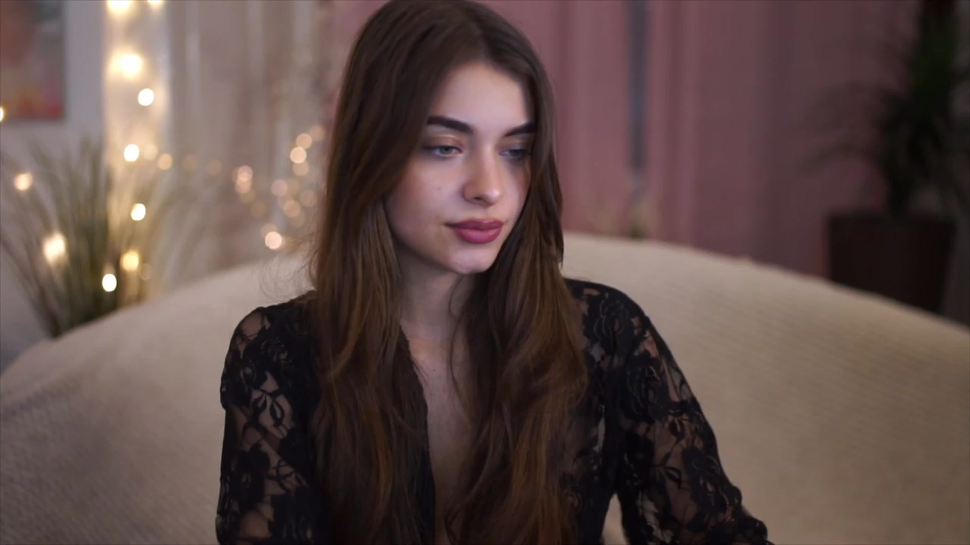 Gallery image thumbnail from Patrascanu333's myfreecams stream on, 11/20/2022, 17:20 image 16 of 20